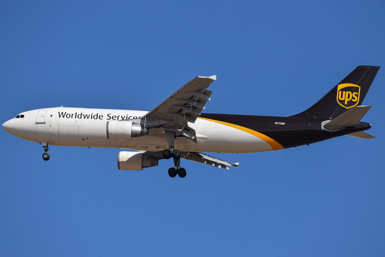 Full size: United Parcel Service Airbus A300F-600 N173UP at Denver International Airport