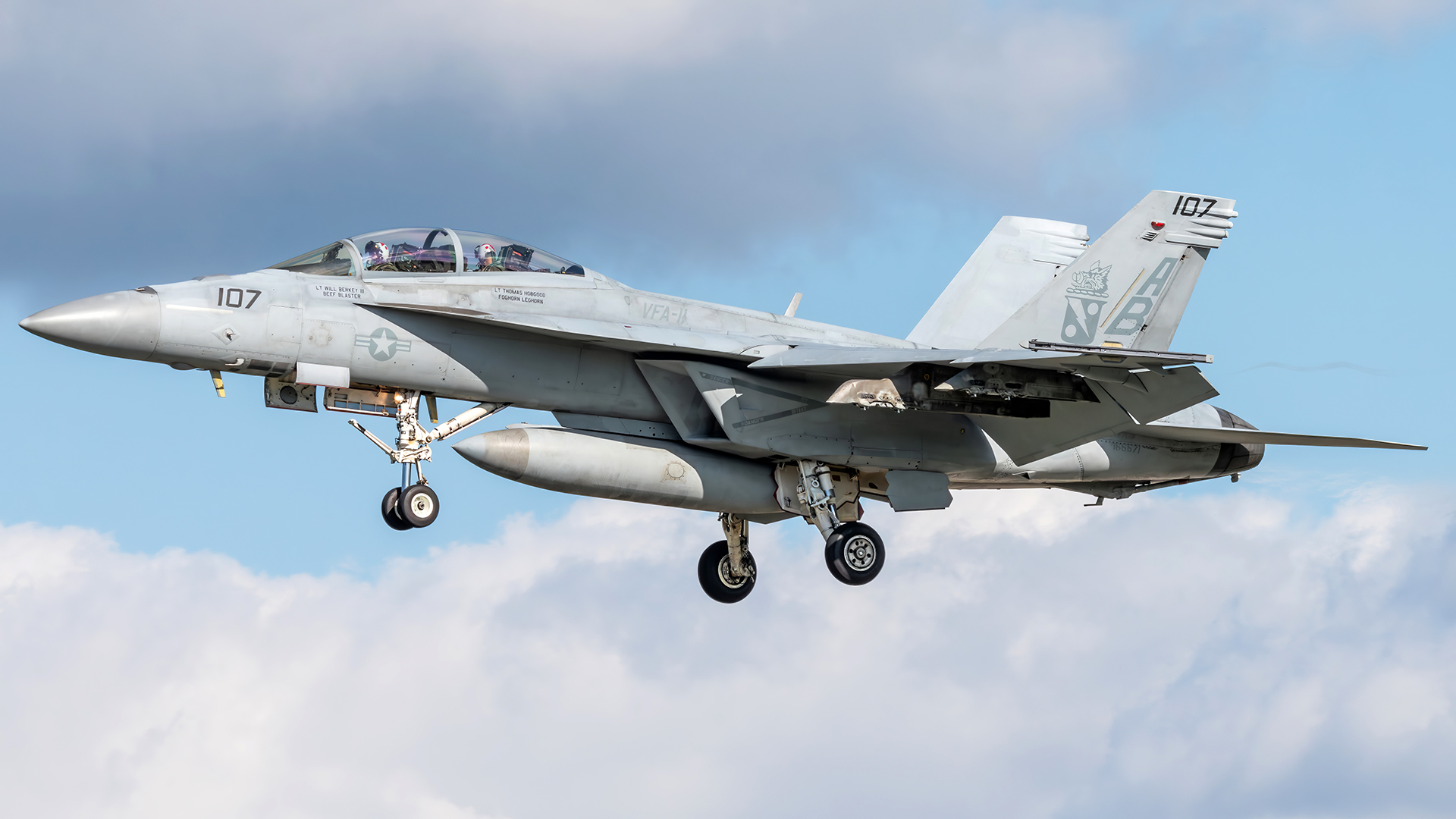 Full size: USN - United States Navy Boeing F/A-18E/F Super Hornet 166671 at Baltimore/Washington International Thurgood Marshall Airport
