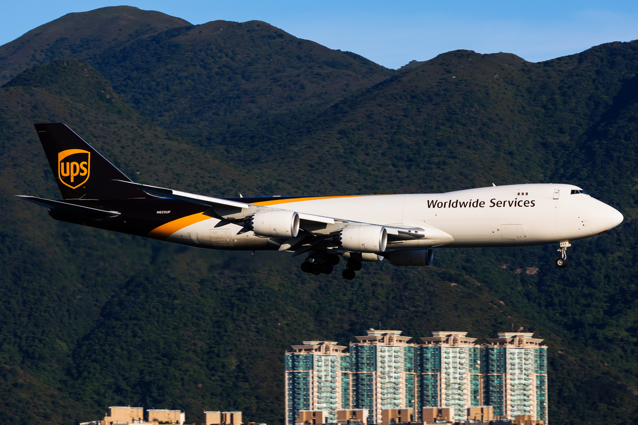 Full size: United Parcel Service Boeing 747-8F N623UP at Hong Kong International Airport