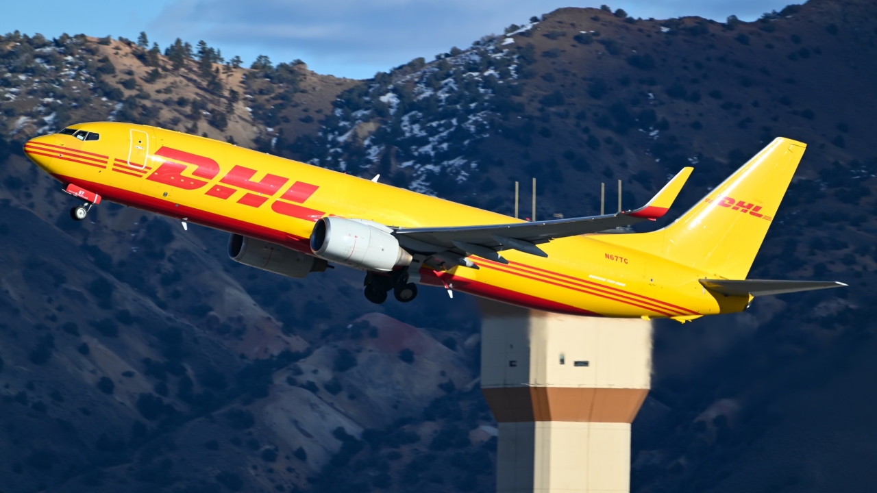 Full size: DHL Boeing 737-800 N67TC at Reno/Tahoe International Airport