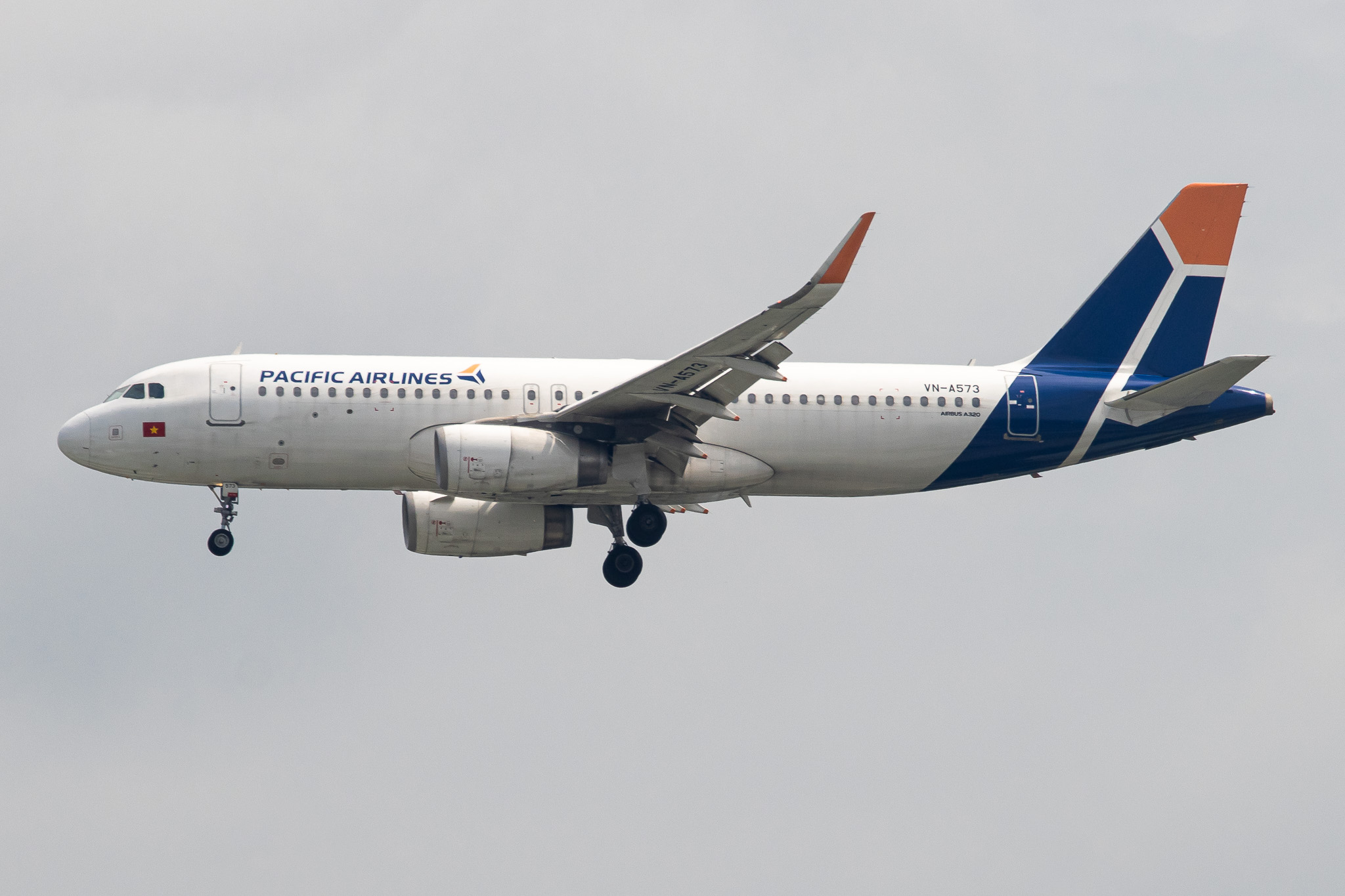 Full size: Pacific Airlines Airbus A320 VN-A573 at Tan Son Nhat International Airport