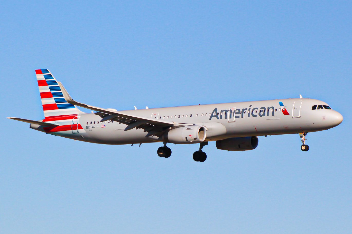 Full size: American Airlines Airbus A321-200 N161AA at Austin-Bergstrom International Airport