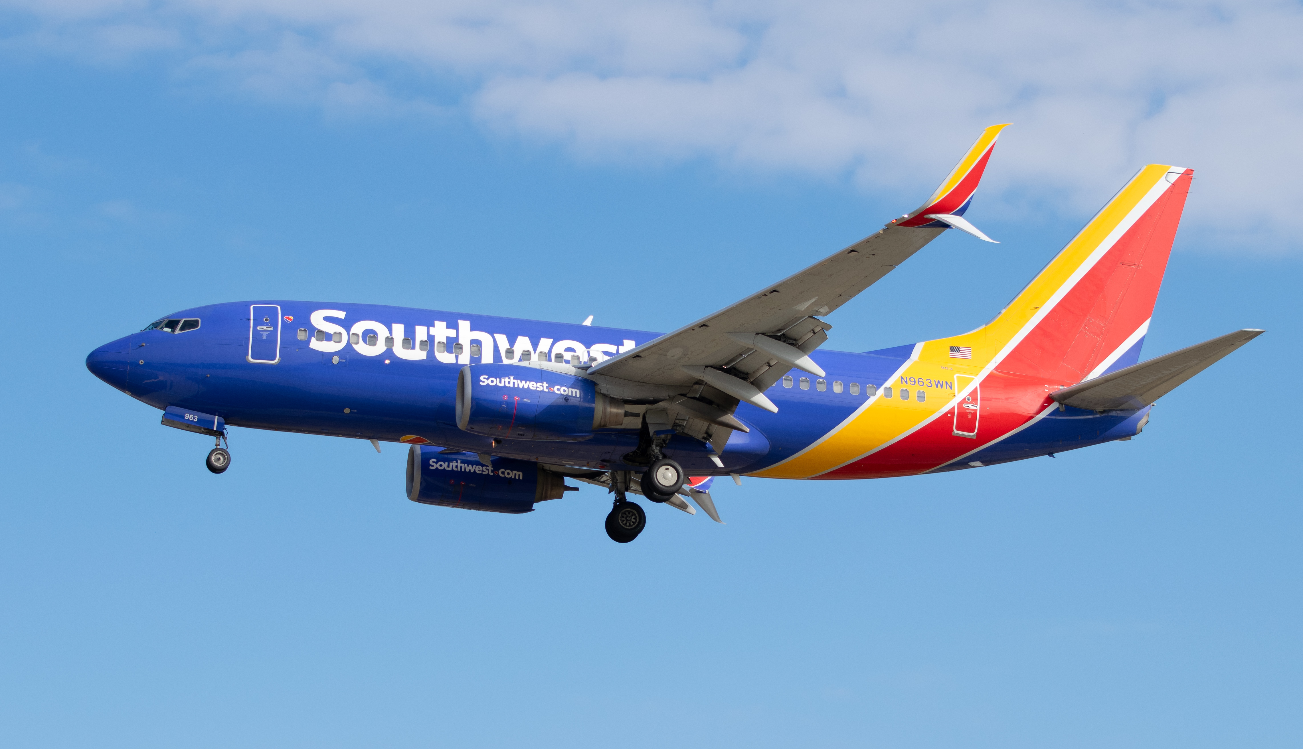 Full size: Southwest Airlines Boeing 737-700 N963WN at Baltimore/Washington International Thurgood Marshall Airport