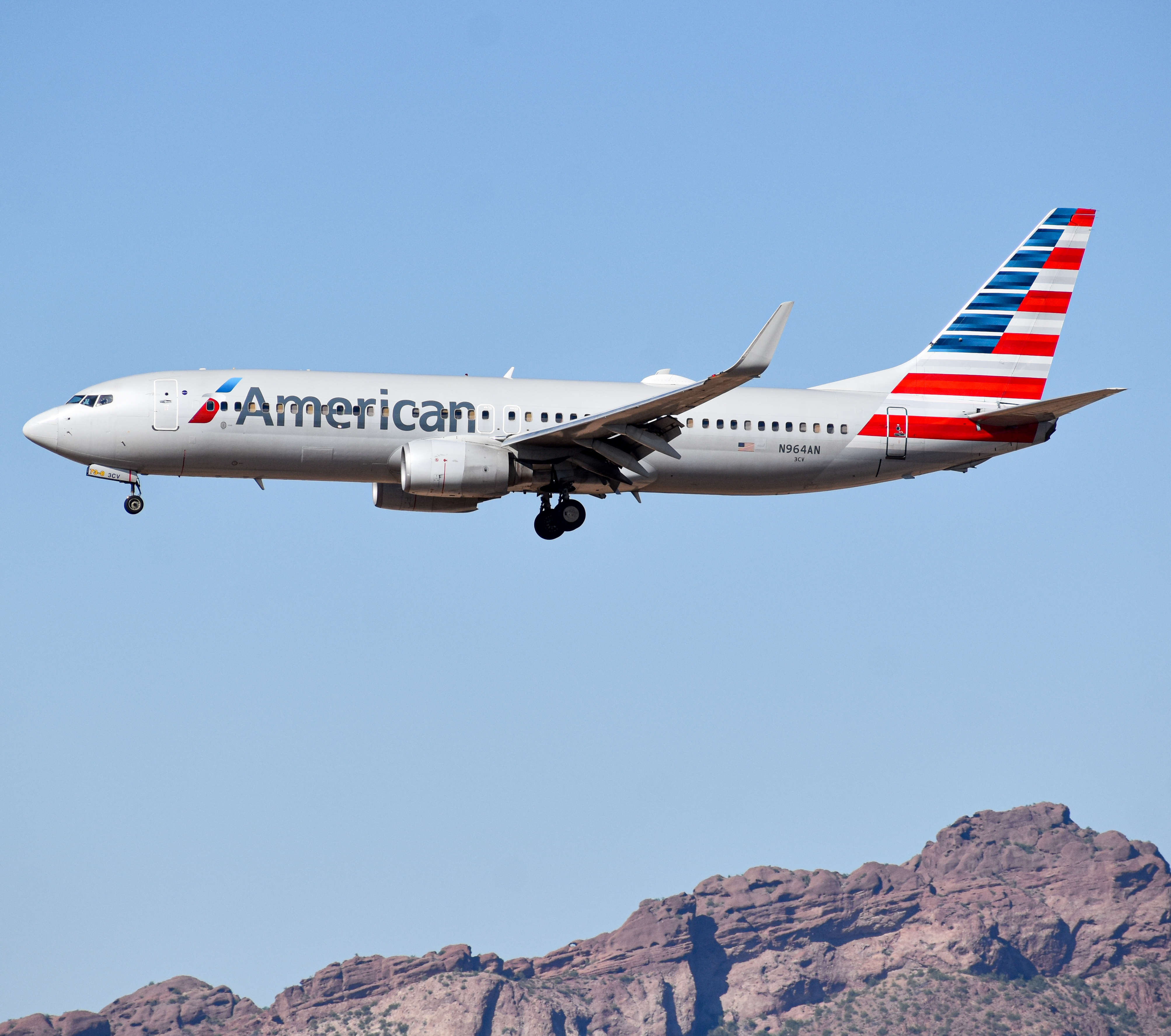 Full size: American Airlines Boeing 737-800 N964AN at Phoenix Sky Harbor International Airport