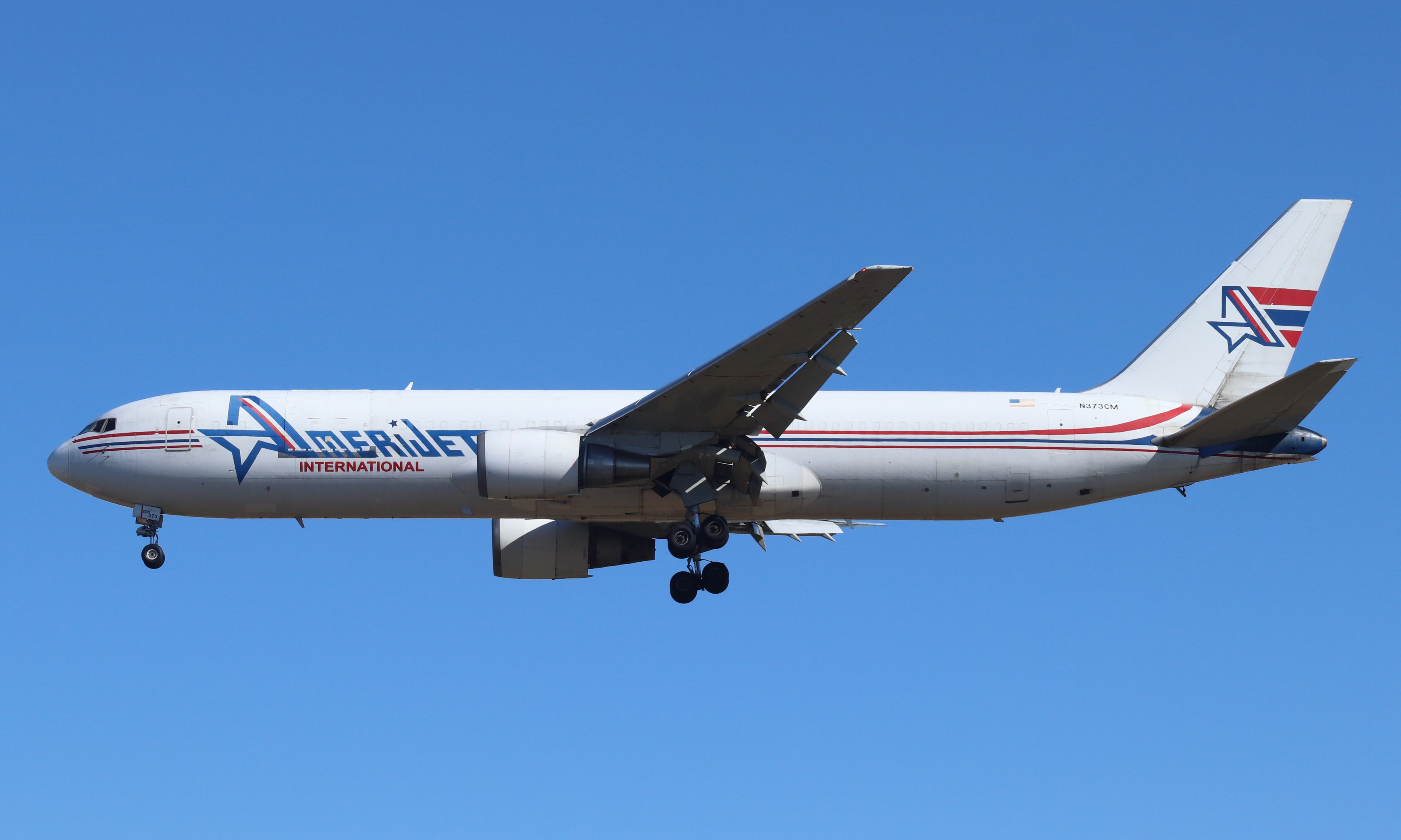 Full size: Amerijet Boeing 767-300F N373CM at Orlando International Airport