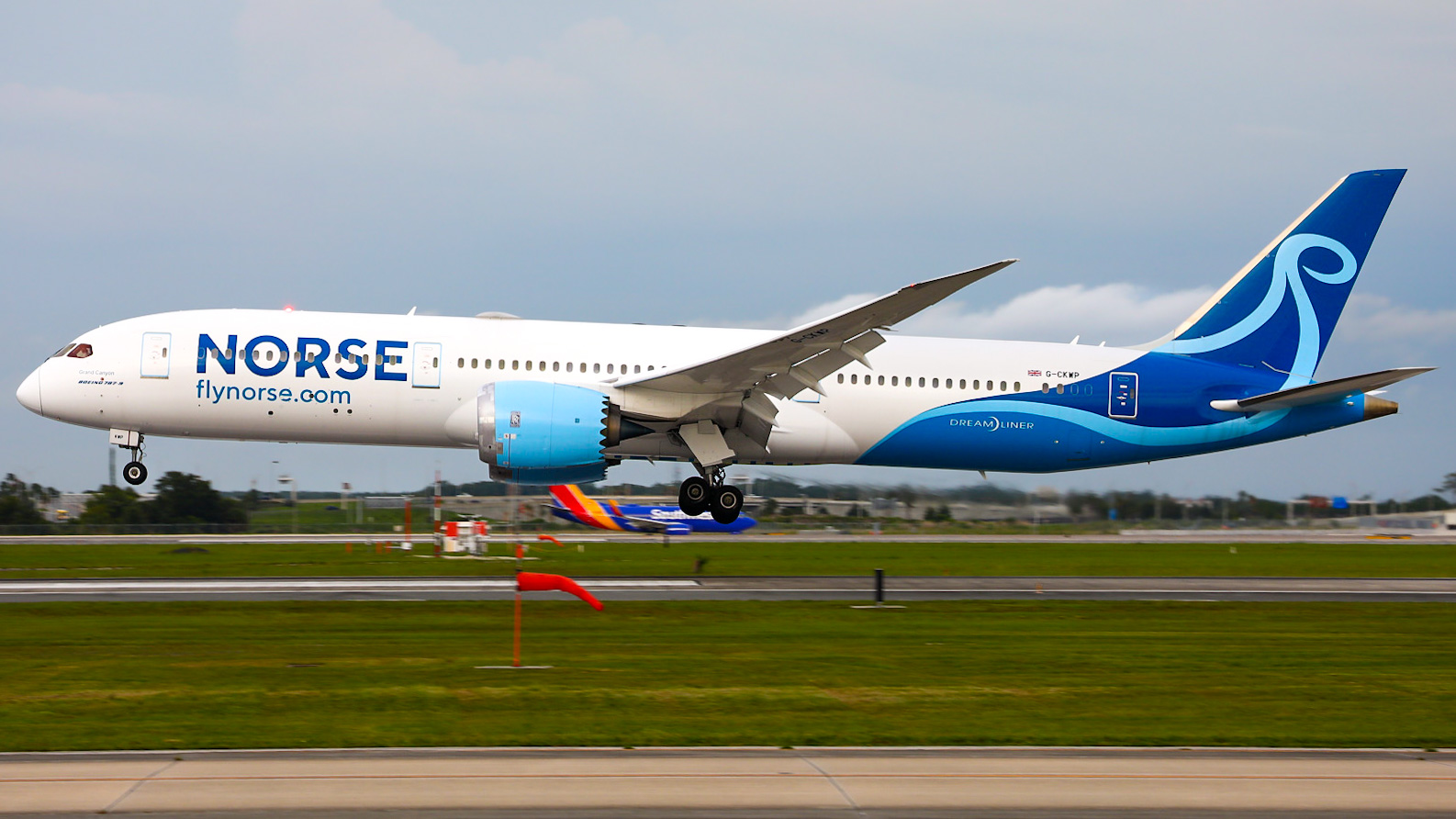 Full size: Norse Airways Boeing 787-9 G-CKWP at Orlando International Airport