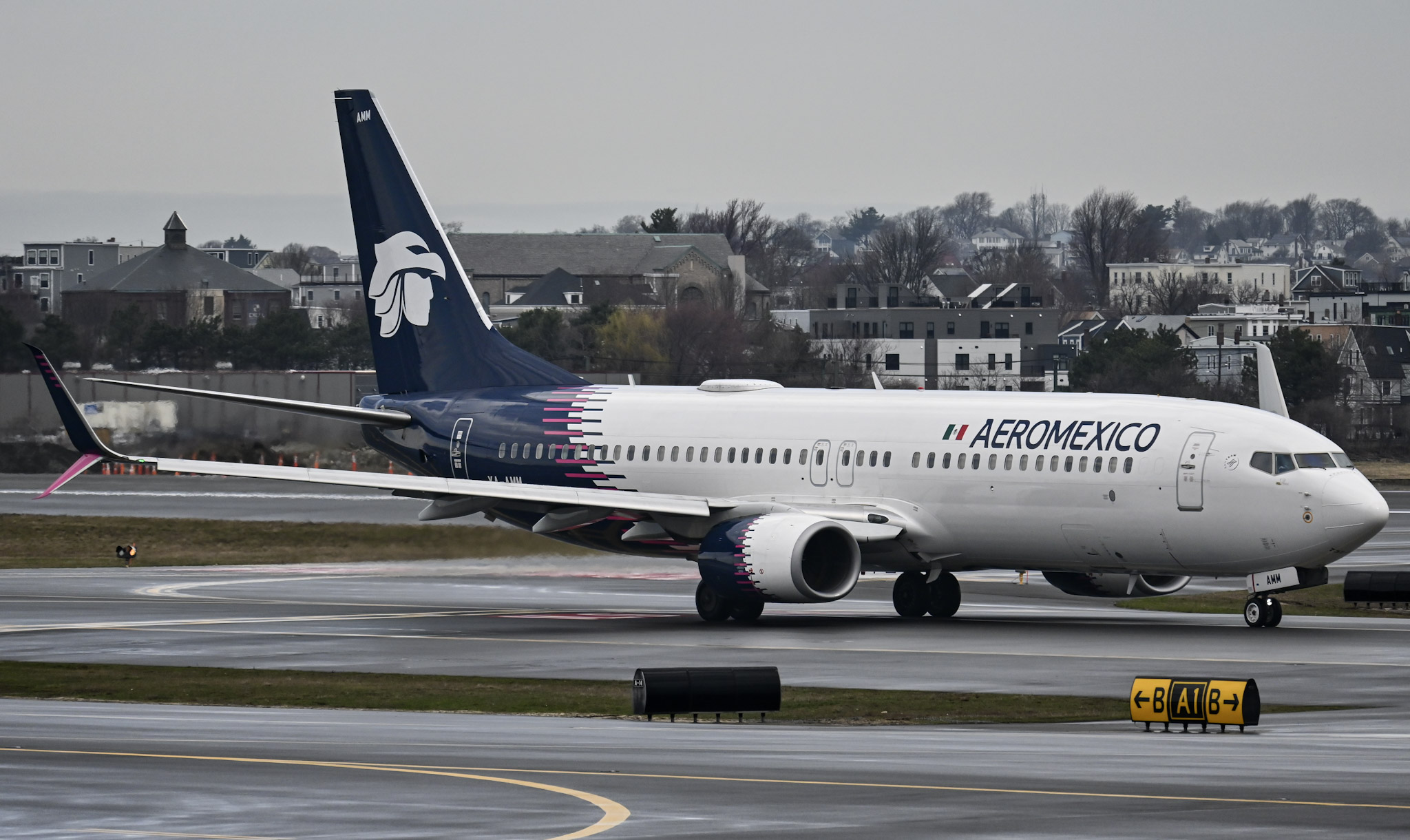 Full size: Aeromexico Boeing 737-800 XA-AMM at General Edward Lawrence Logan International Airport