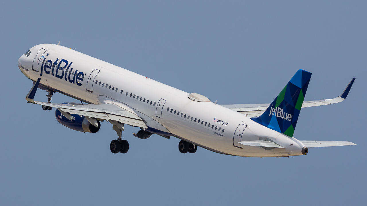 Full size: JetBlue Airways Airbus A321-200 N973JT at Fort Lauderdale/Hollywood International Airport