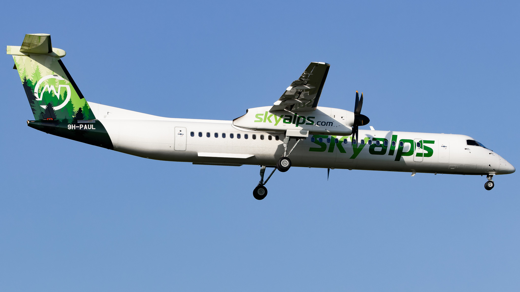 Full size: SkyAlps Bombardier Dash 8-Q402 9H-PAUL at Zurich-Kloten Airport