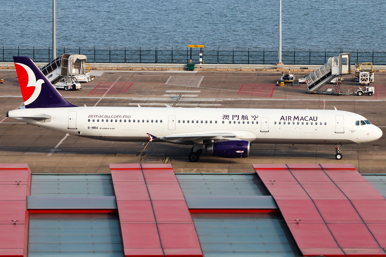 Full size: Air Macau Airbus A321-200 B-MBA at Macau International Airport