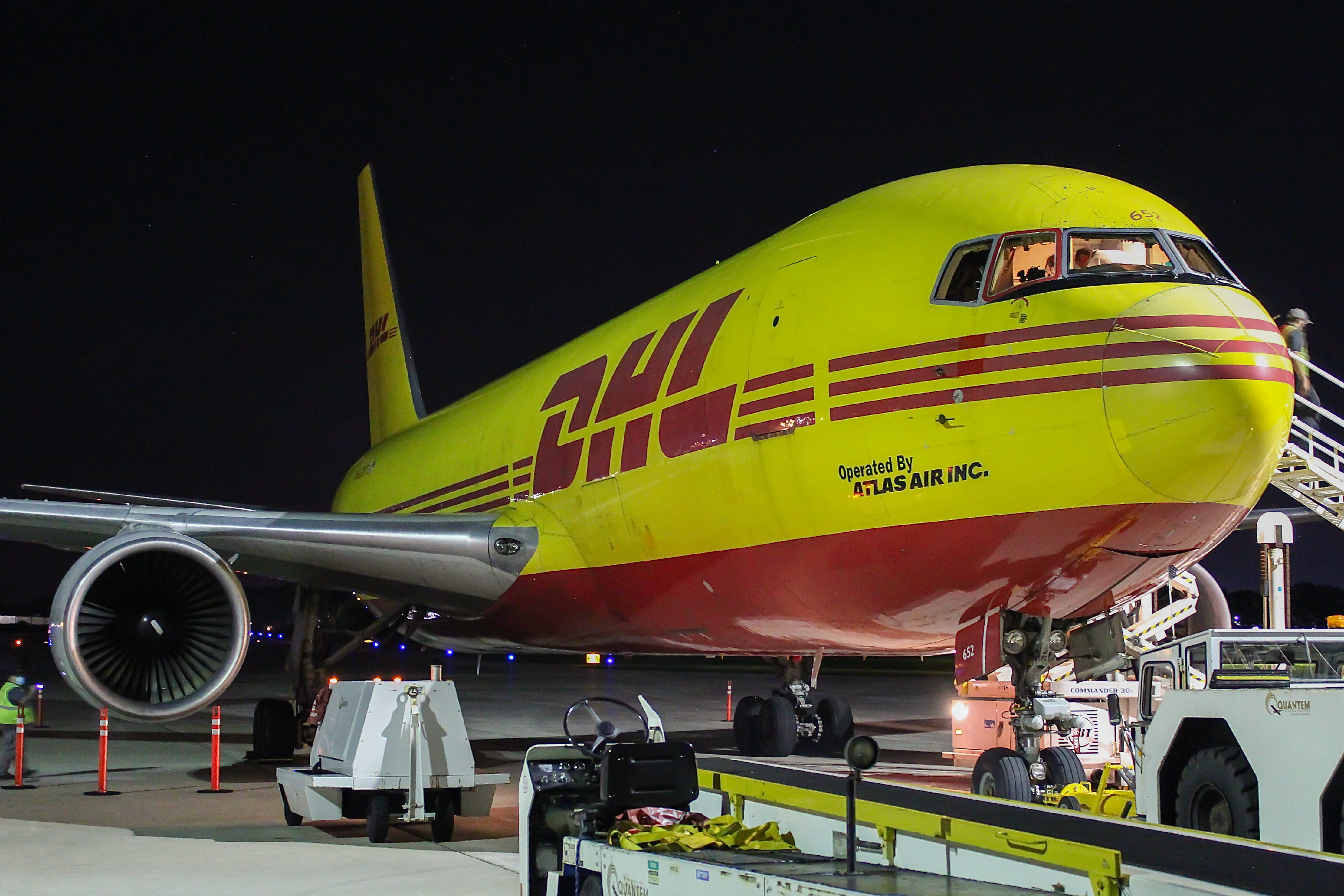 Full size: DHL Boeing 767-200F N652GT at General Mitchell International Airport