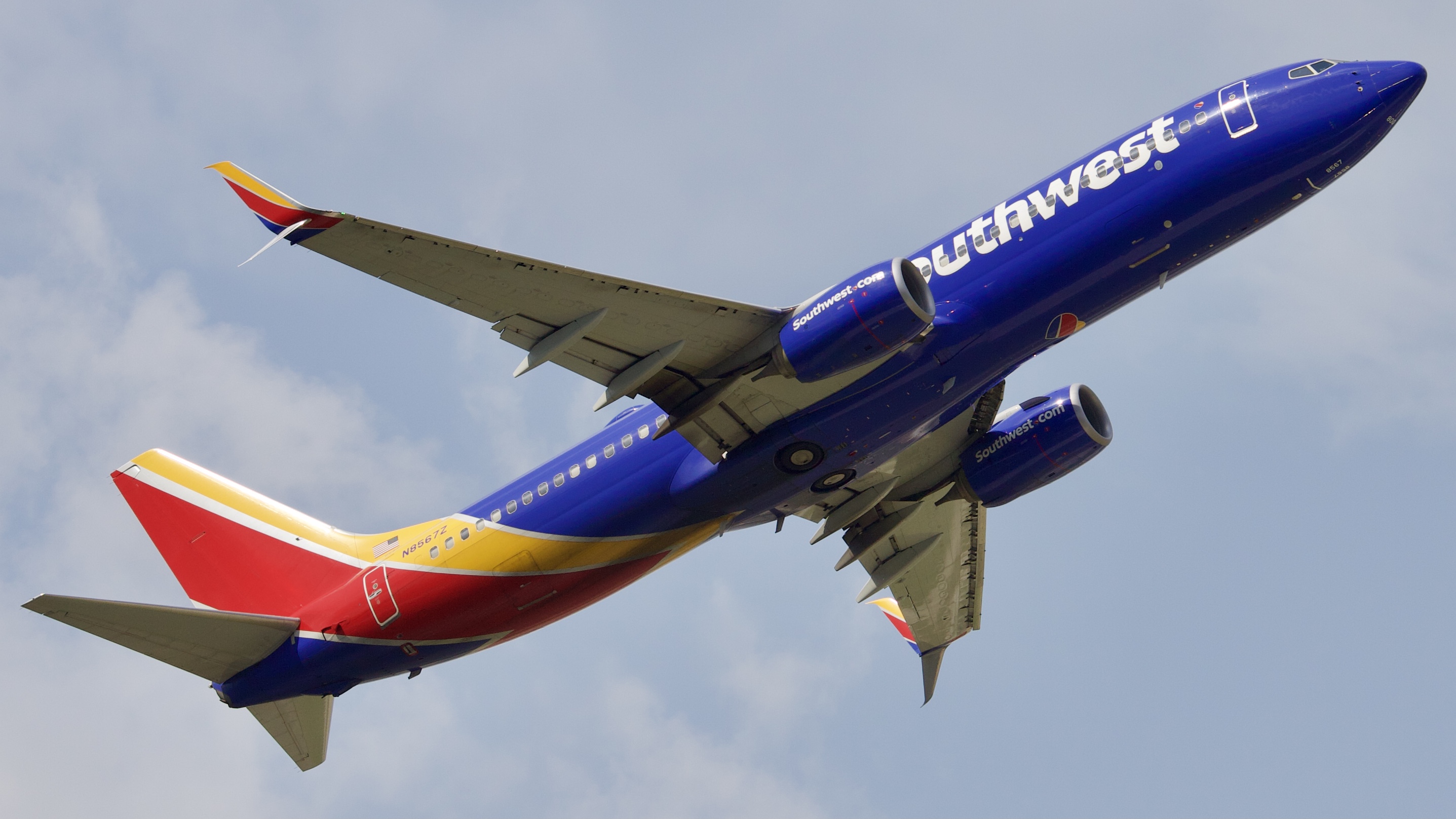 Full size: Southwest Airlines Boeing 737-800 N8567Z at Houston-George Bush Intercontinental Airport