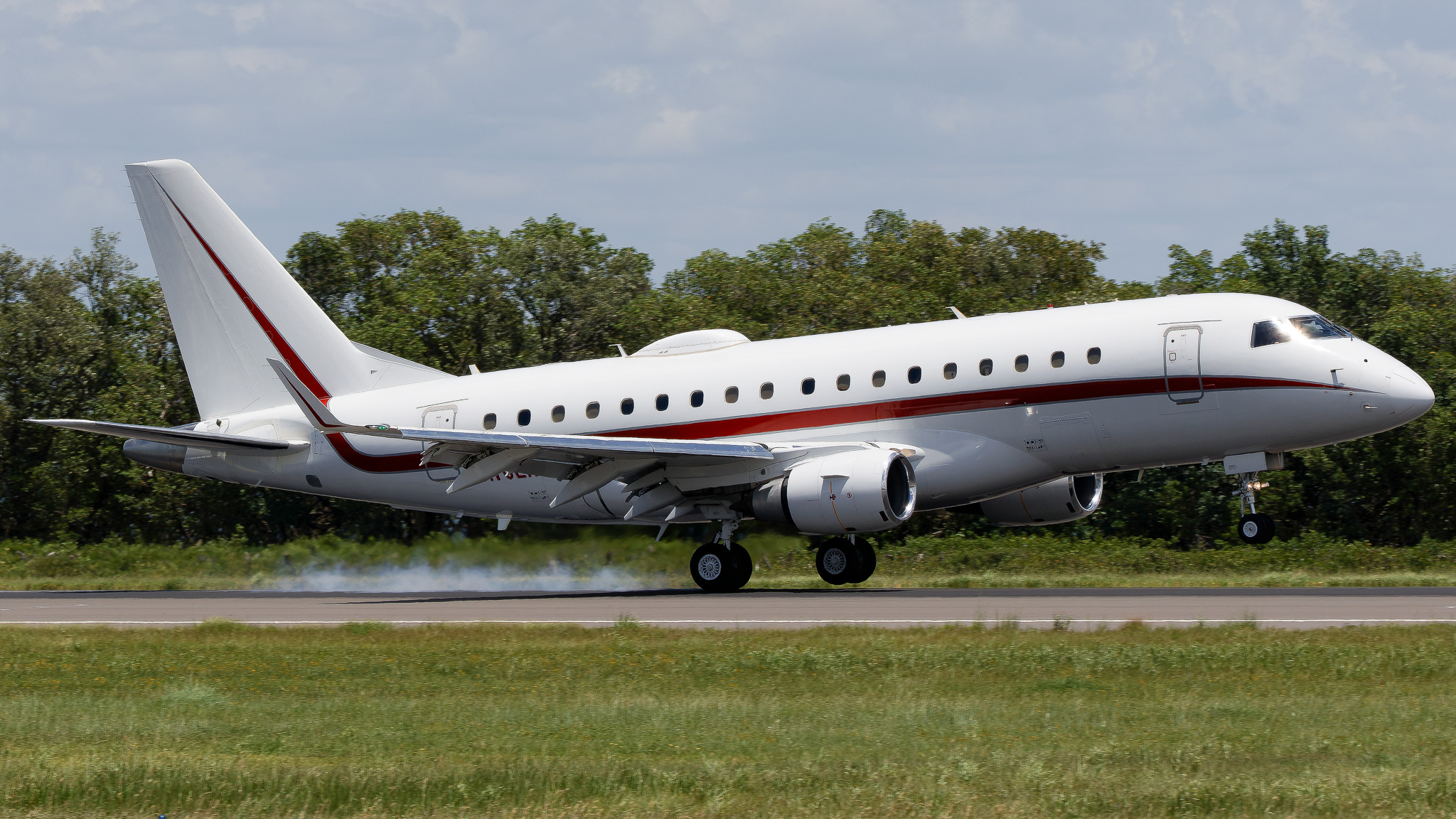 Full size: Honeywell International Embraer E170 N170EH at St. Petersburg Clearwater International Airport