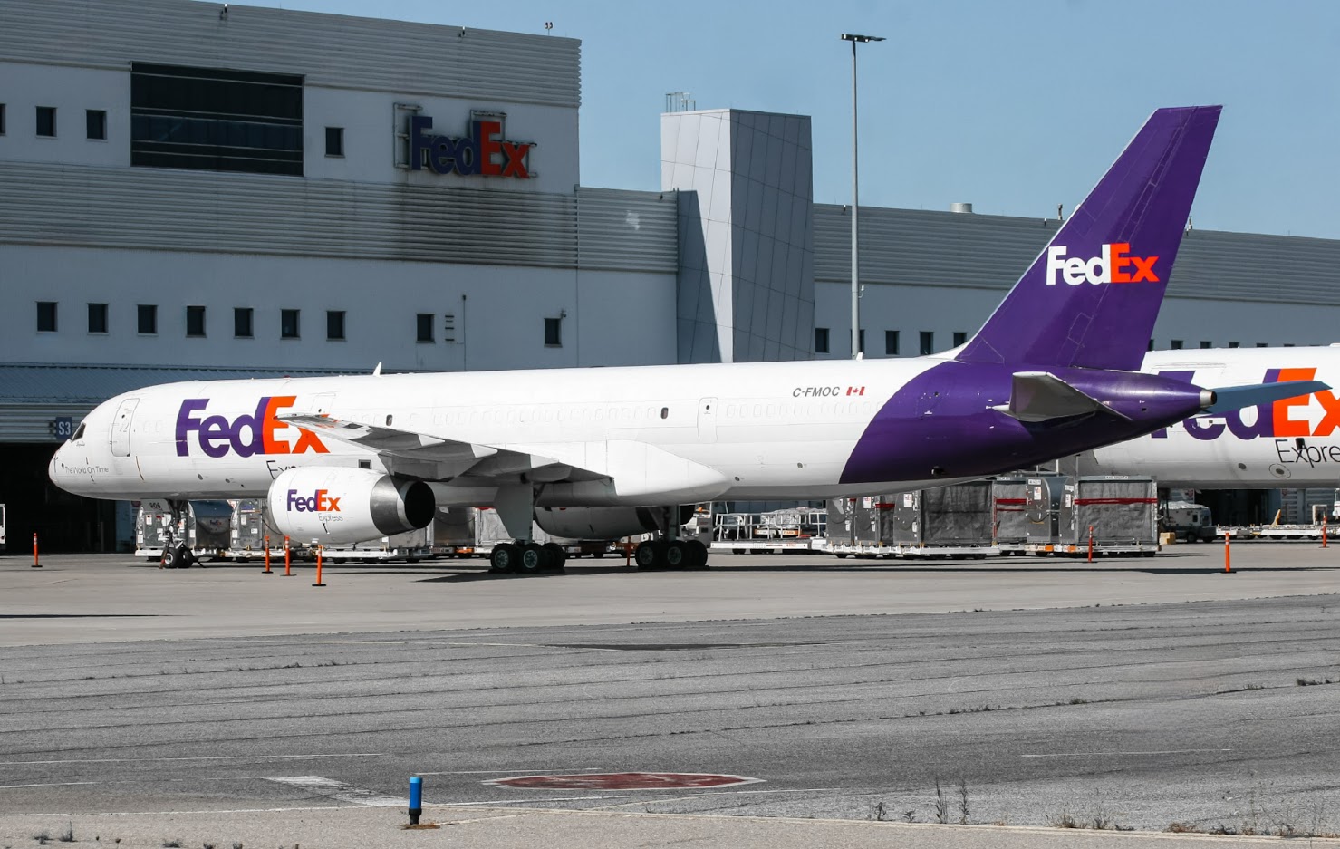 Full size: FedEx Boeing 757-200F C-FMOC at Lester B Pearson International Airport