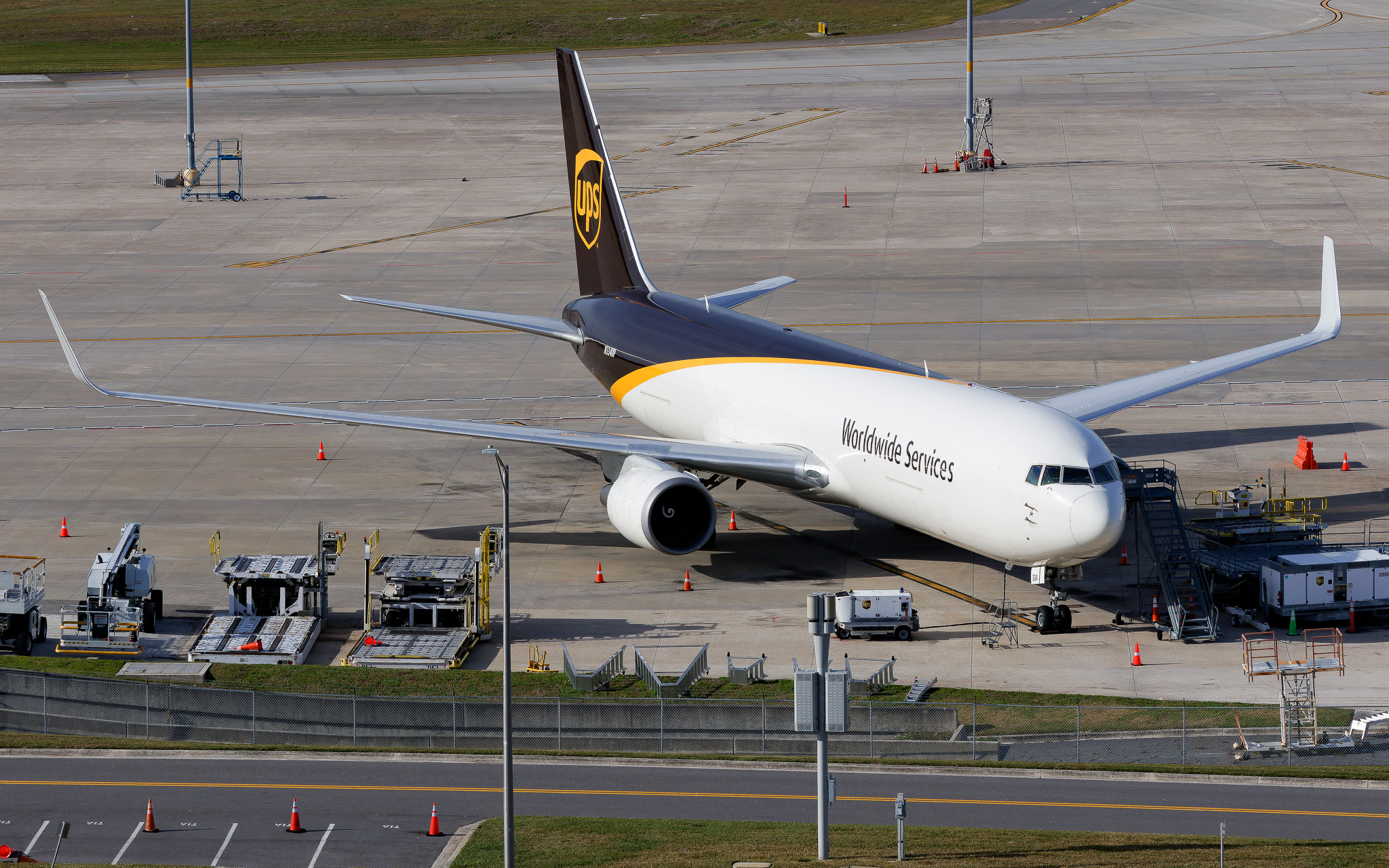 Full size: United Parcel Service Boeing 757-200 N443UP at Tampa International Airport