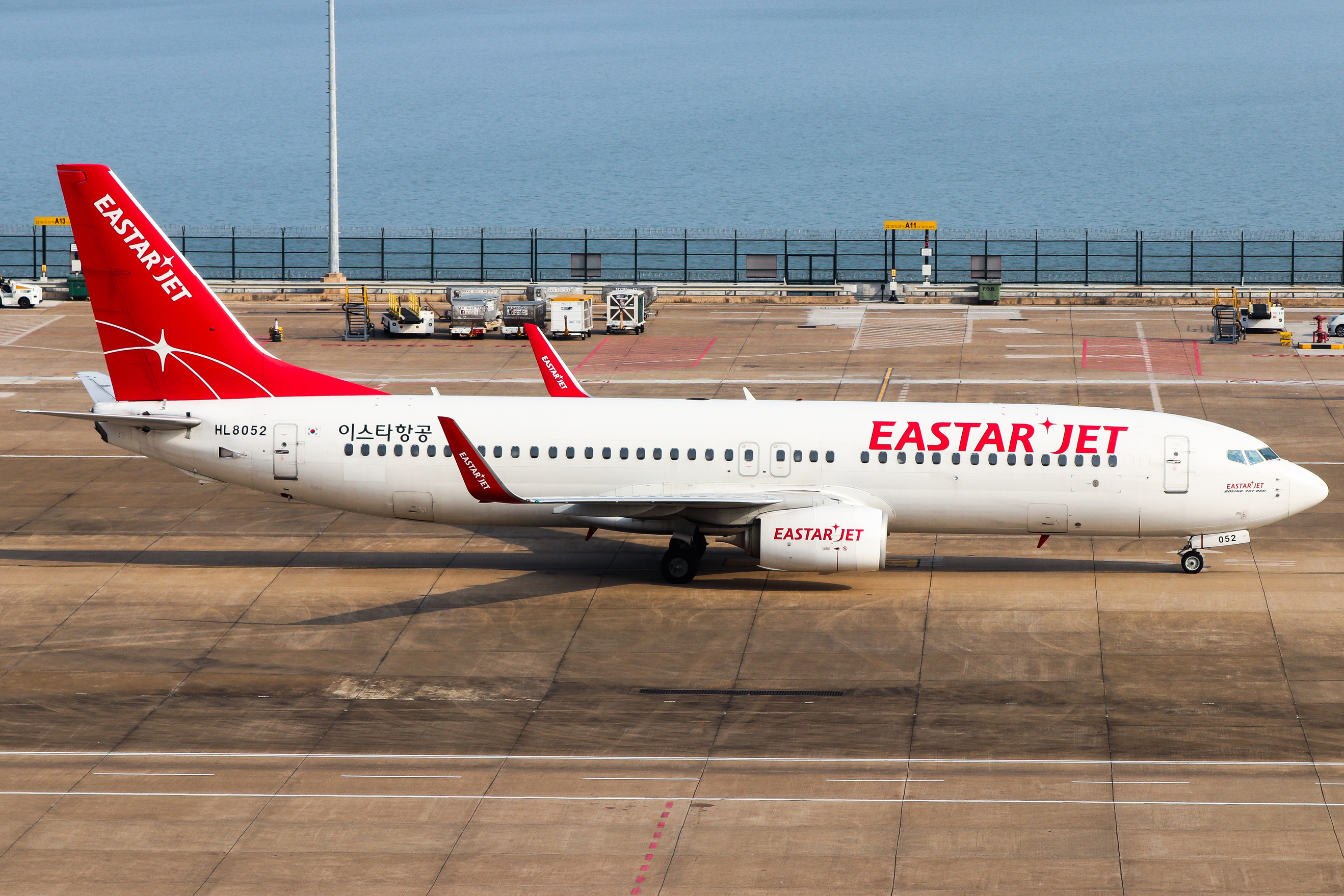 Full size: Eastar Jet Boeing 737-800 HL8052 at Macau International Airport