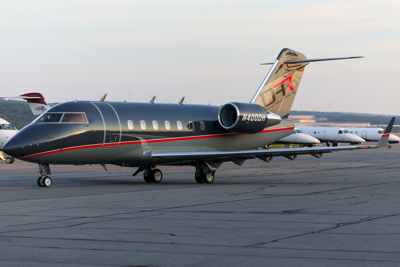Full size: PRIVATE Bombardier Challenger 604 N400DH at Avoca Wilkes-Barre/Scranton International Airport