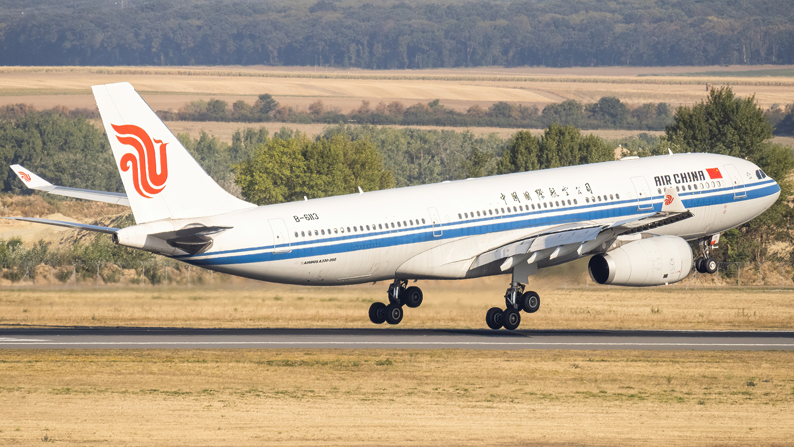 Full size: Air China Airbus A330-200 B-6113 at Vienna International Airport
