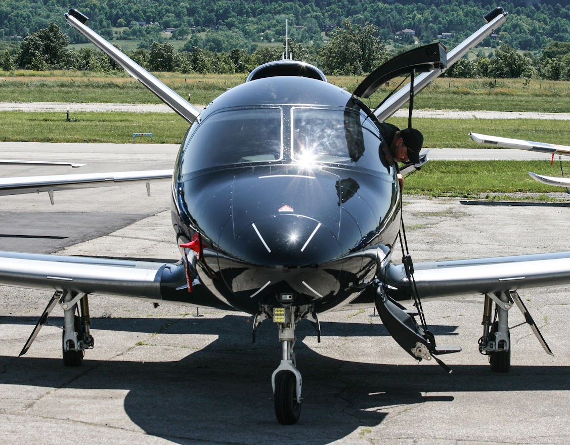 Full size: Private Cirrus SF-50 Vision N121RT at 