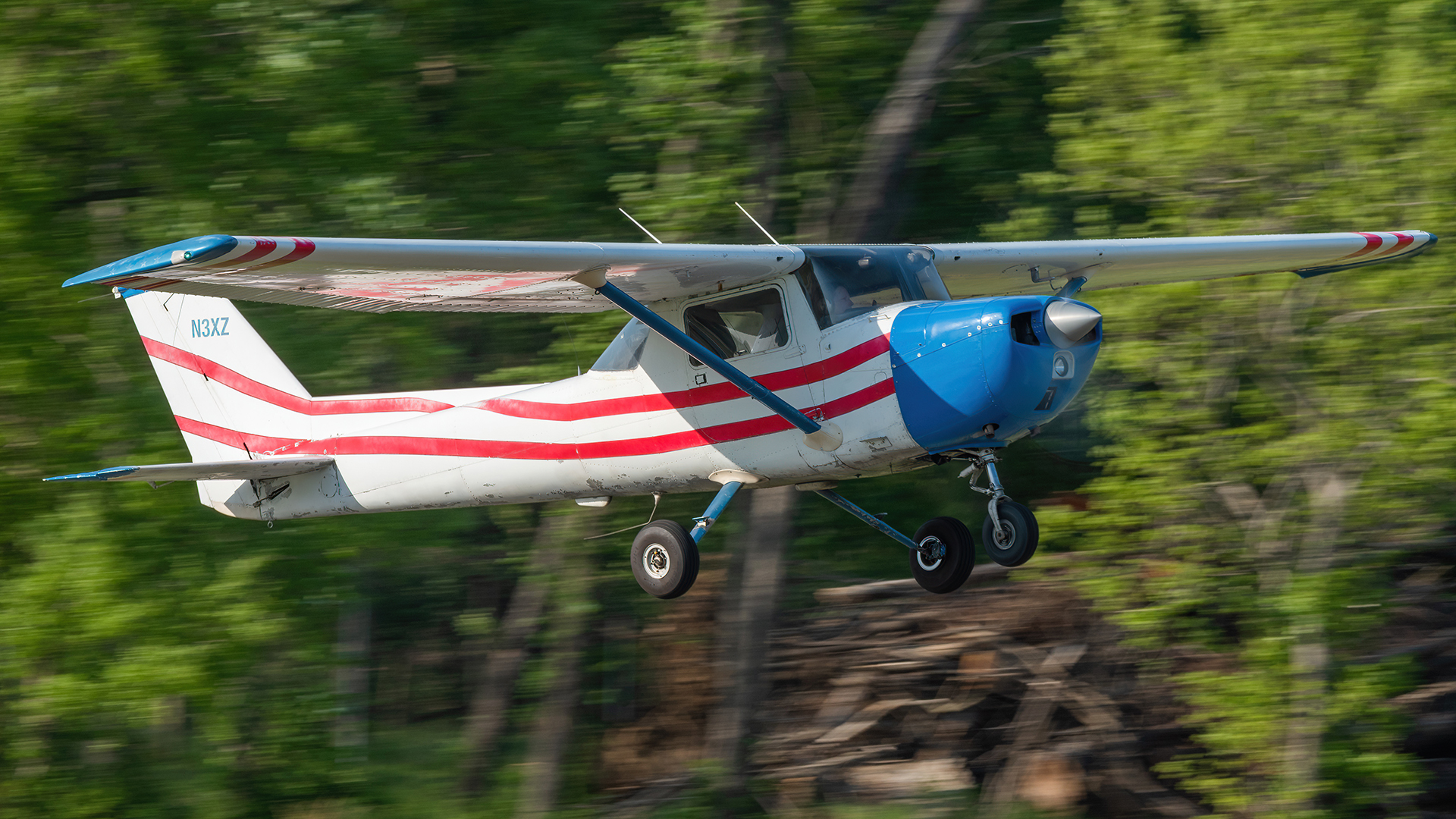 Full size: PRIVATE Cessna 150 N3XZ at College Park Airport
