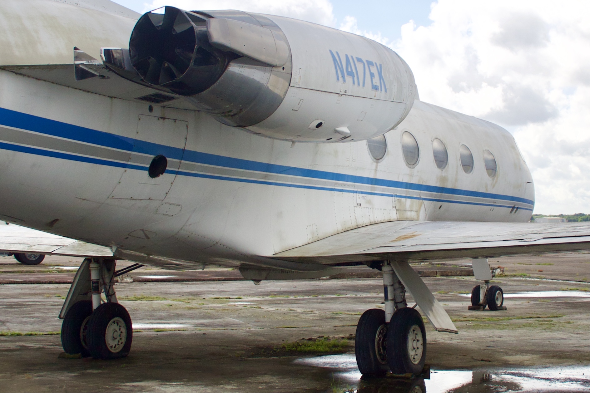 Full size: PRIVATE Gulfstream II N417EK at William P Hobby Airport