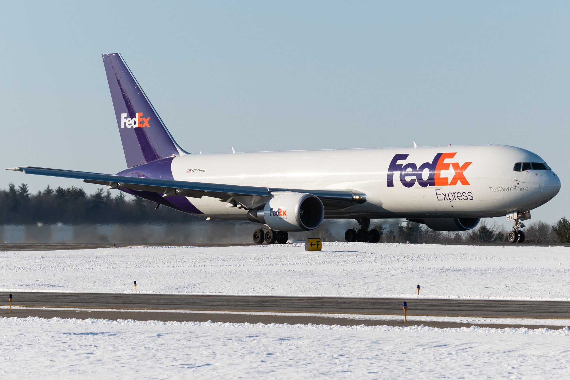 Full size: FedEx Boeing 767-300F N279FE at Manchester Airport