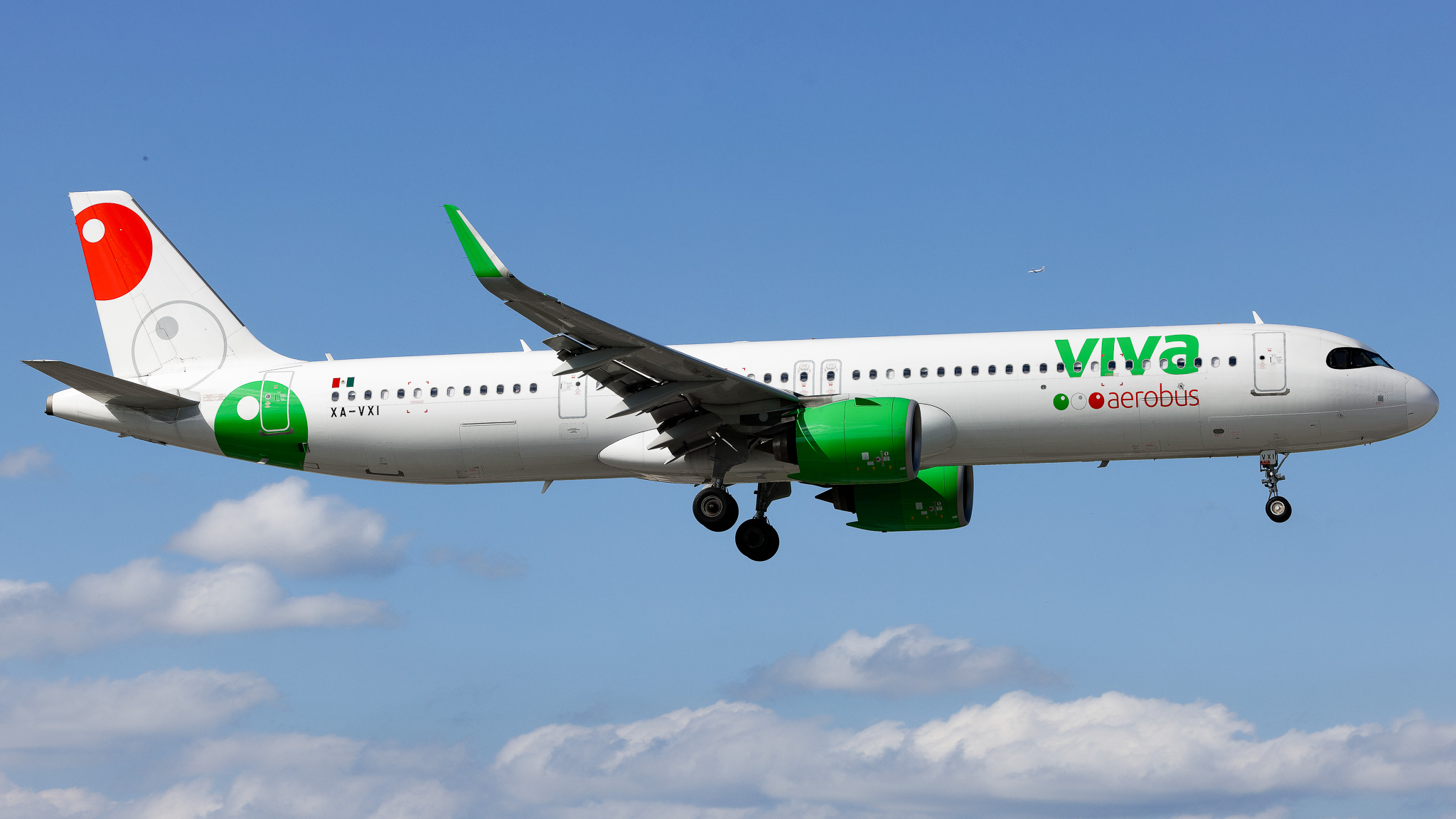 Full size: VivaAerobus Airbus A321NEO XA-VXI at Miami International Airport
