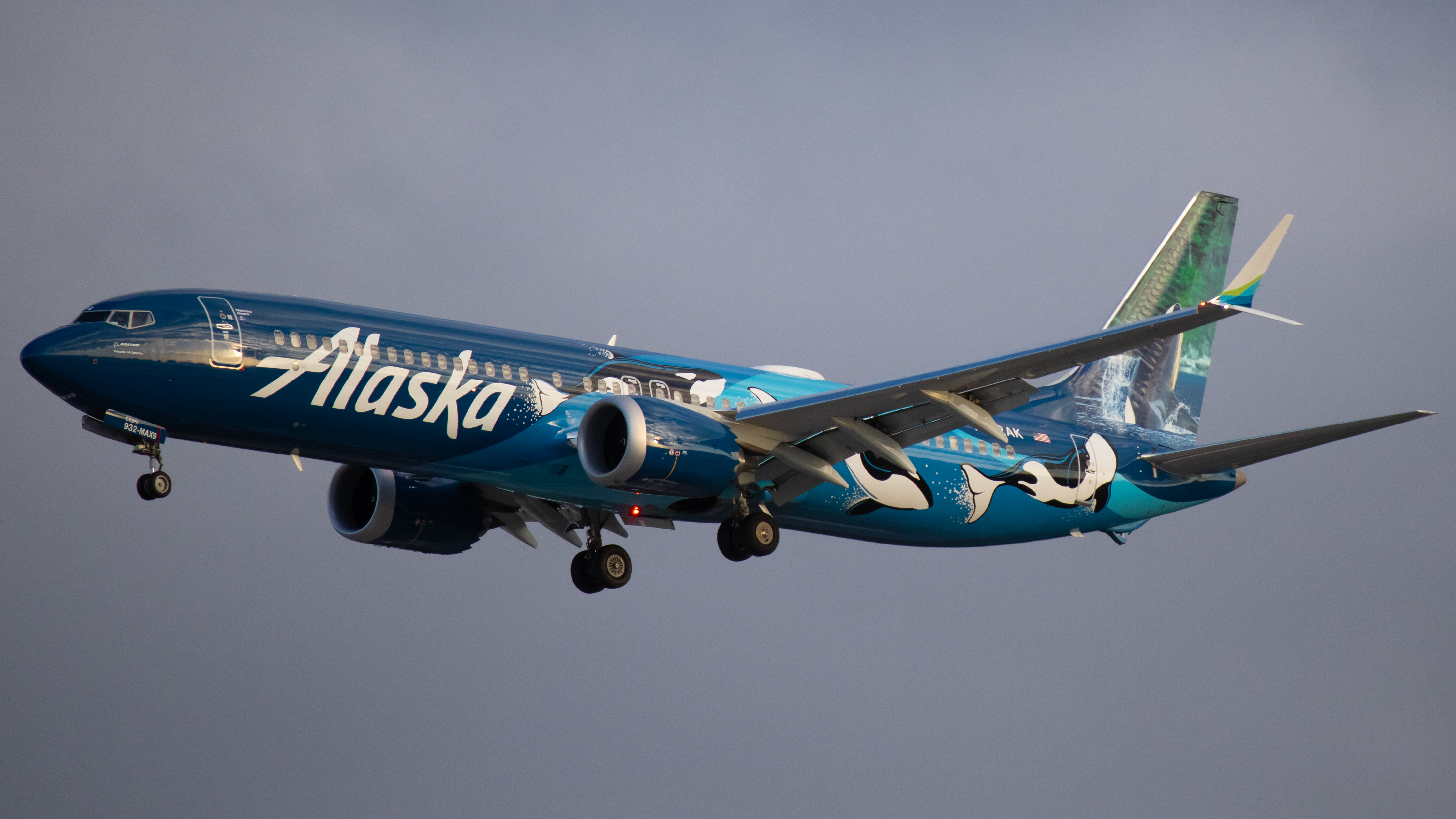 Full size: Alaska Airlines Boeing 737 MAX 9 N932AK at Orlando International Airport