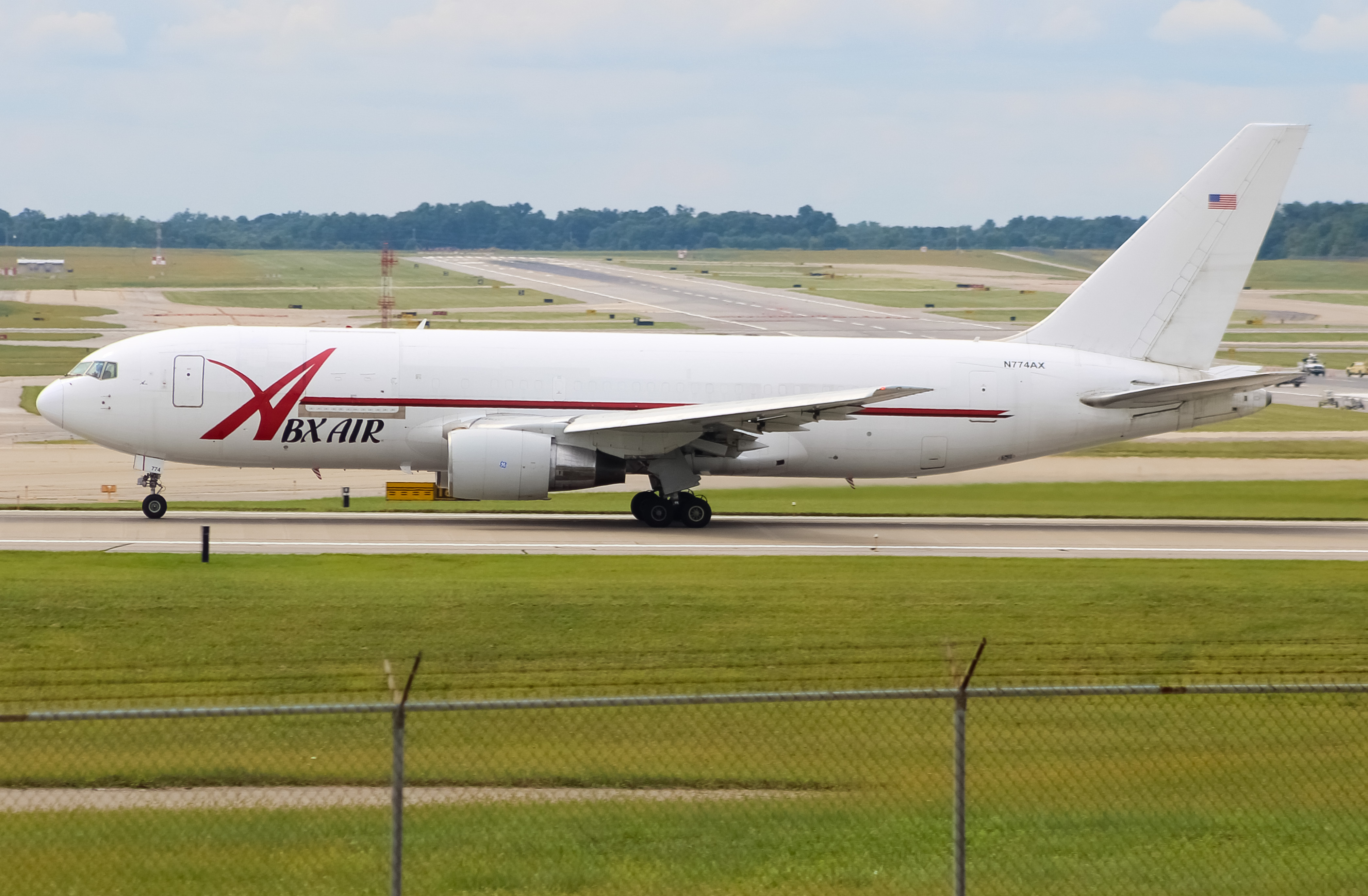 Full size: ABX Air Boeing 767-200F N774AX at Cincinnati/Northern Kentucky International Airport