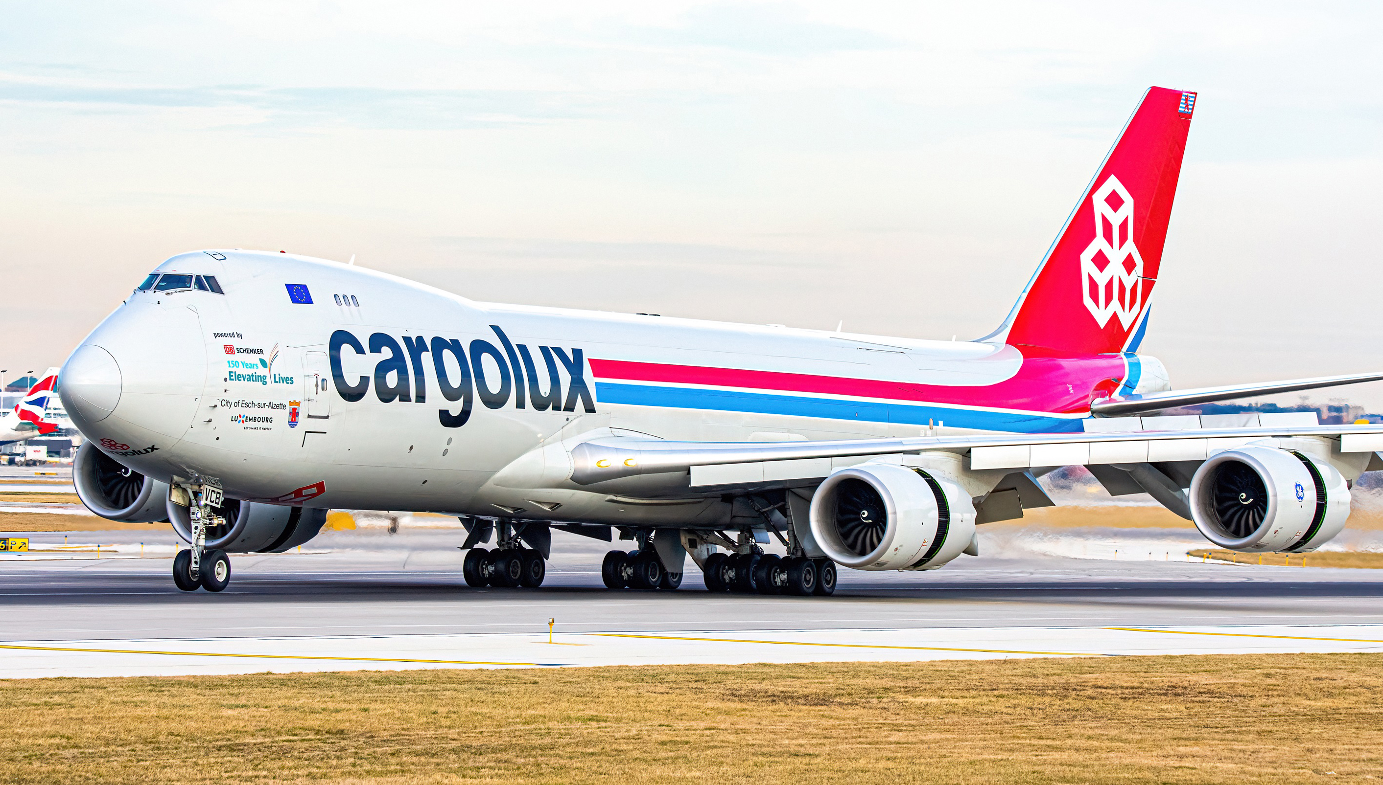 Full size: CargoLux Boeing 747-8F LX-VCB at Chicago O'Hare International Airport