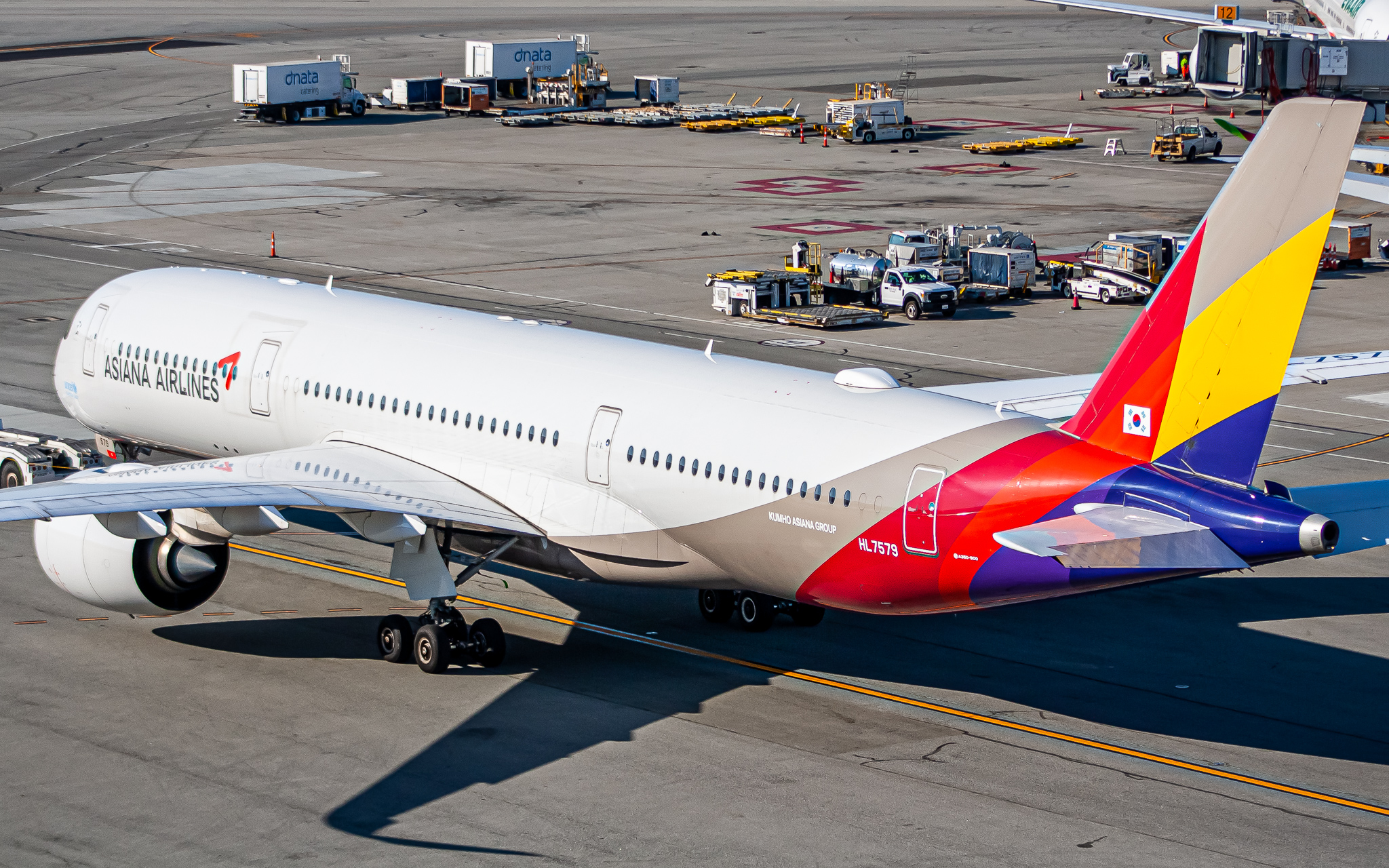Full size: Asiana Airlines Airbus A350-900 HL7579 at San Francisco International Airport