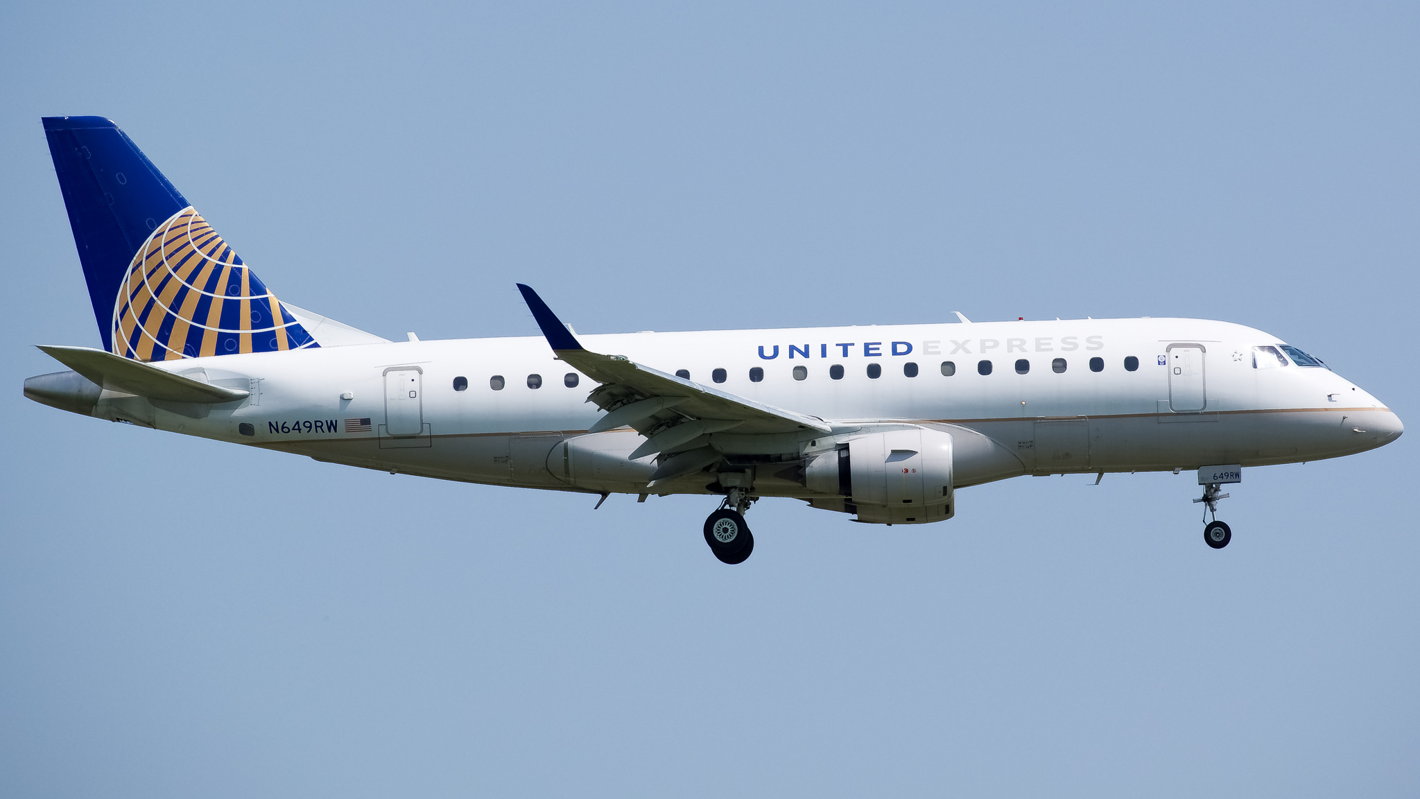 Full size: United Express Embraer E170 N649RW at Chicago O'Hare International Airport