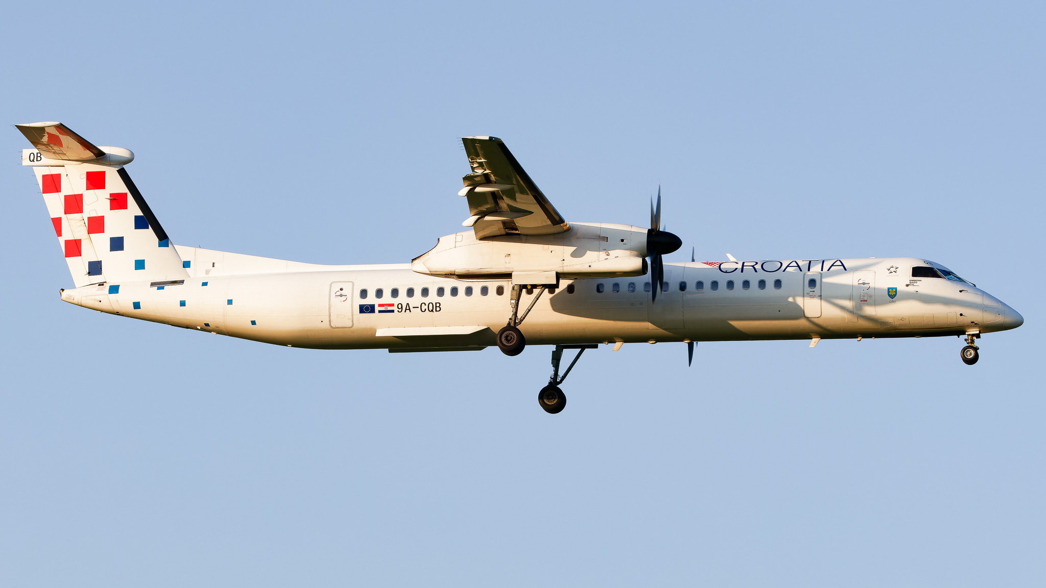 Full size: Croatia Airlines Bombardier Dash 8-Q402 9A-CQB at Zurich-Kloten Airport