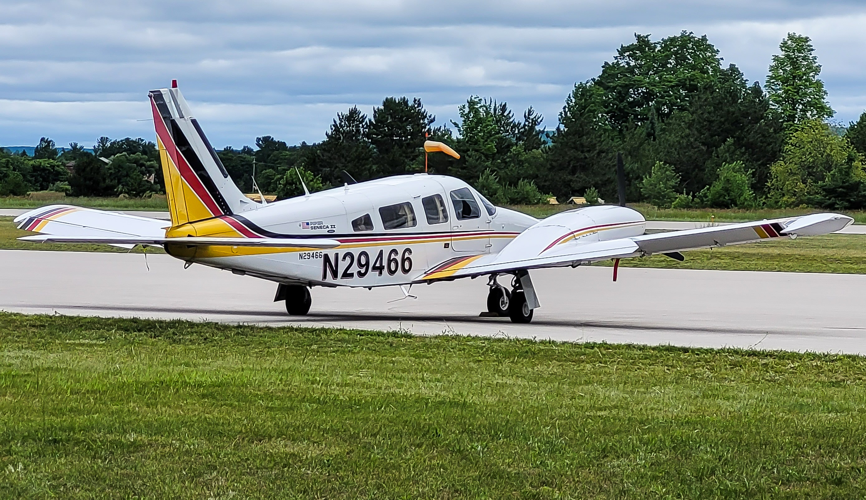 Full size: PRIVATE Piper PA-34-200T Seneca  N29466 at Bahia Negra Airport