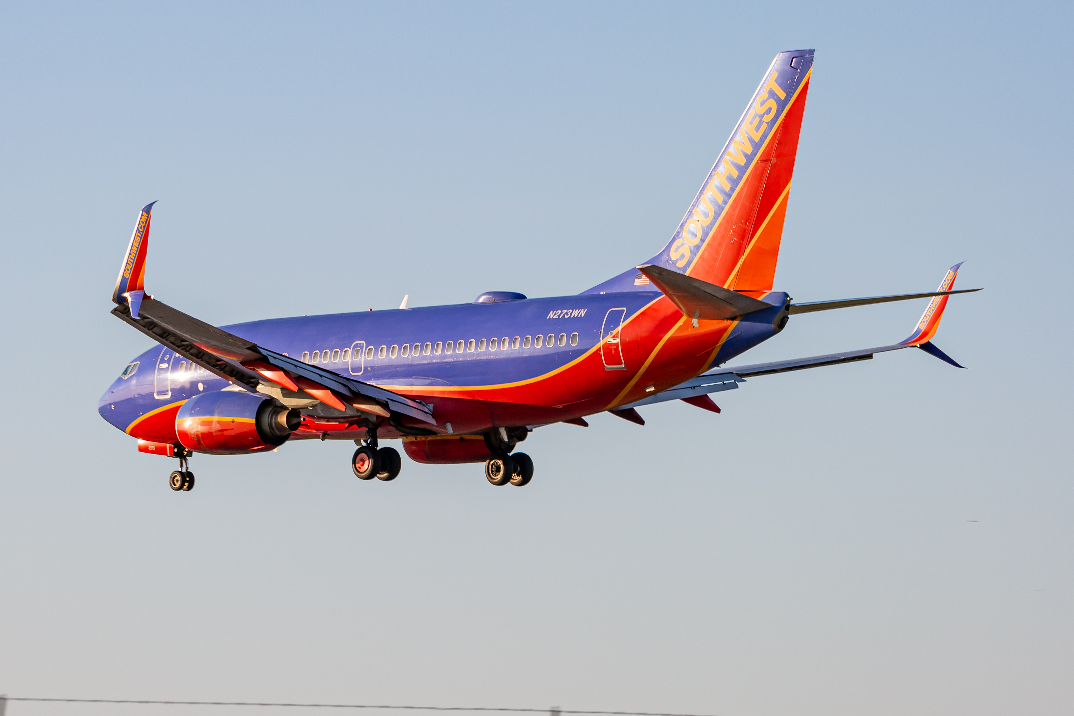 Full size: Southwest Airlines Boeing 737-700 N273WN at Baltimore/Washington International Thurgood Marshall Airport