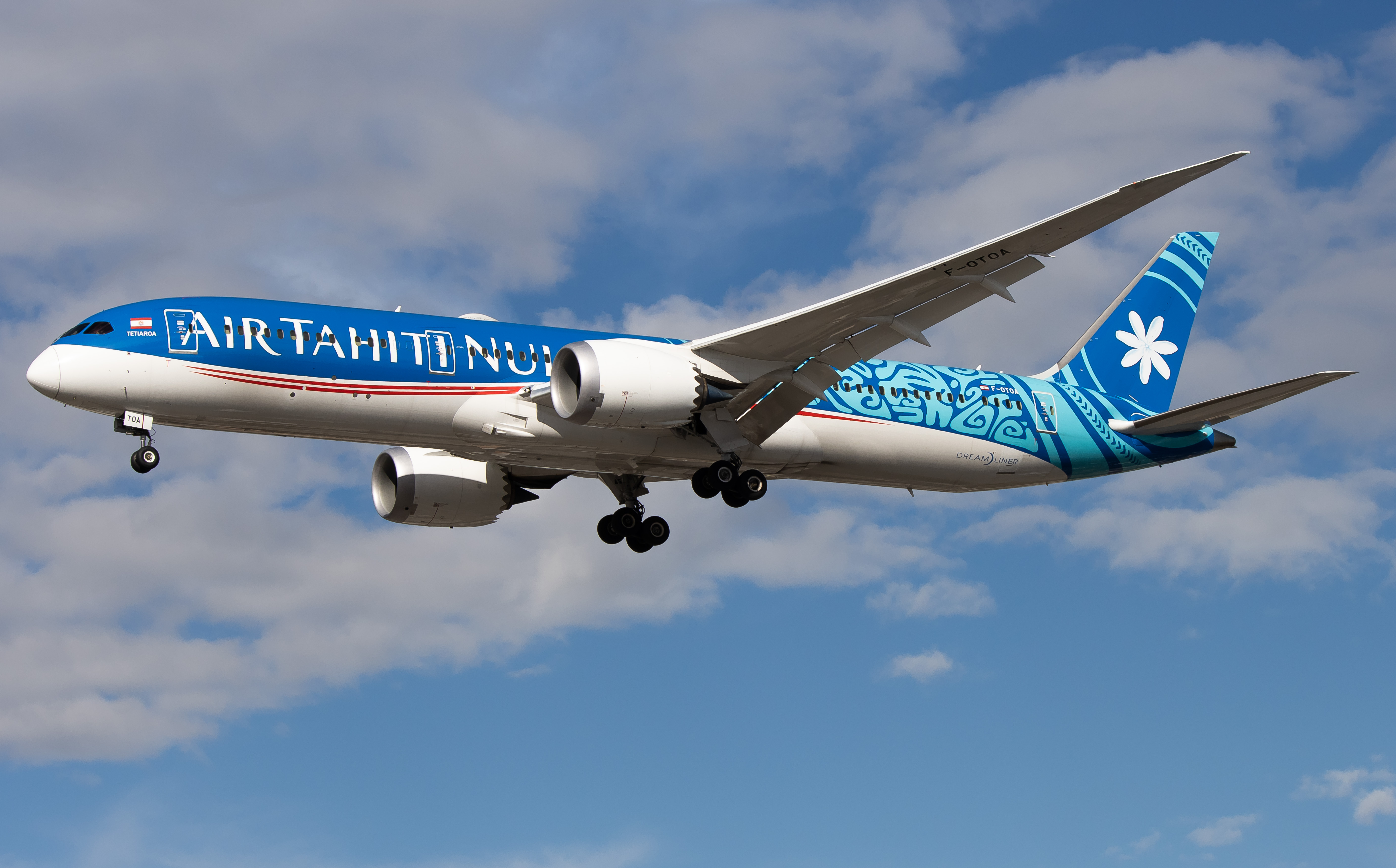 Full size: Air Tahiti Nui Boeing 787-9 F-OTOA at Los Angeles International Airport