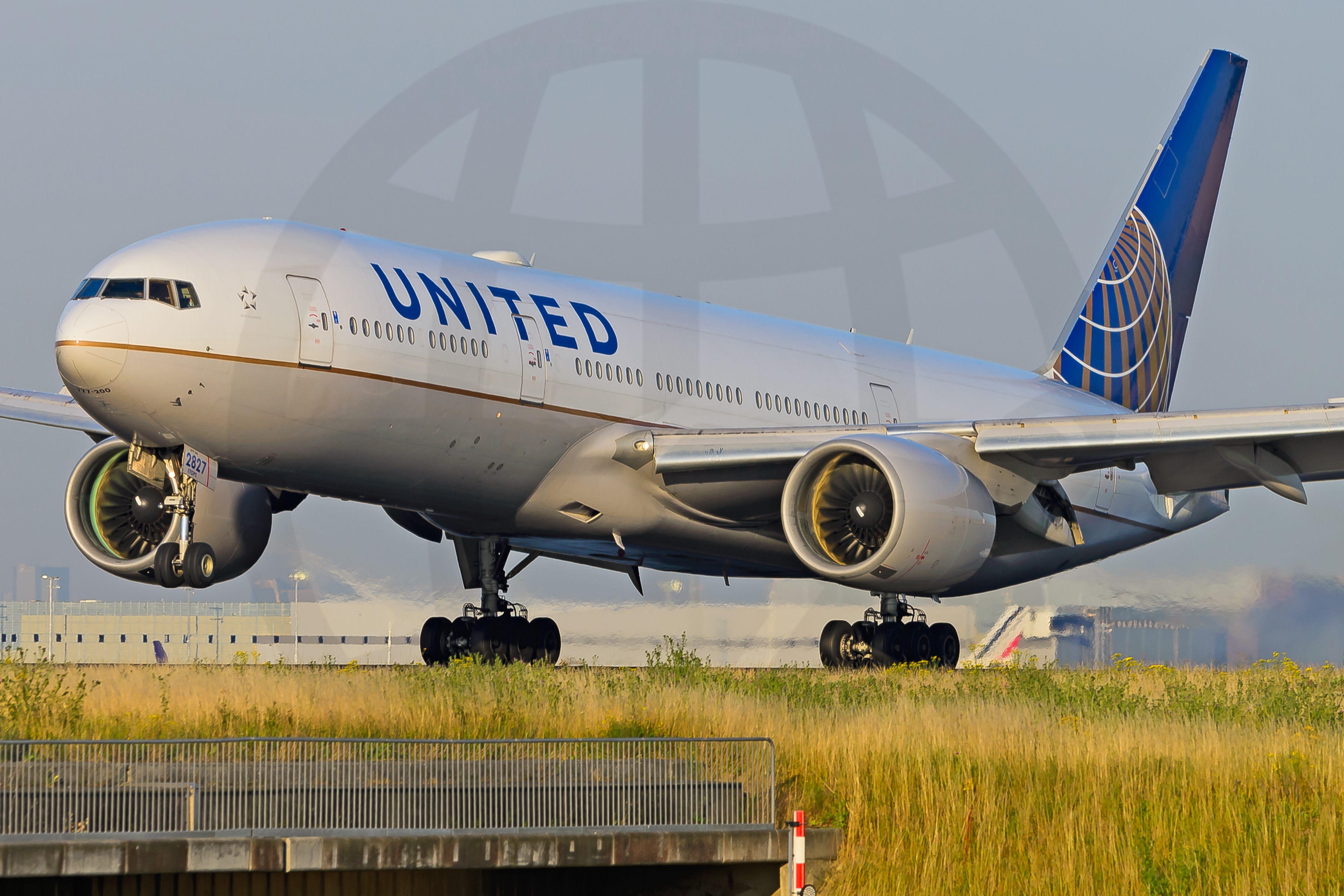 Full size: United Airlines Boeing 777-200ER N227UA at Paris Charles de Gaulle Airport