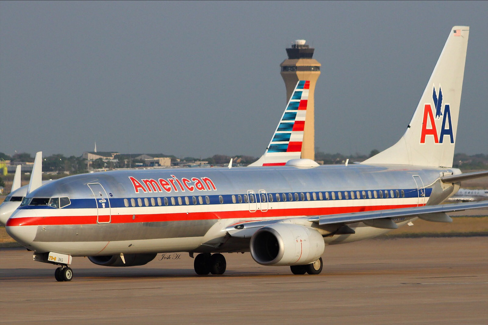 N921NN | American Airlines Boeing 737-800 at DFW | AeroXplorer