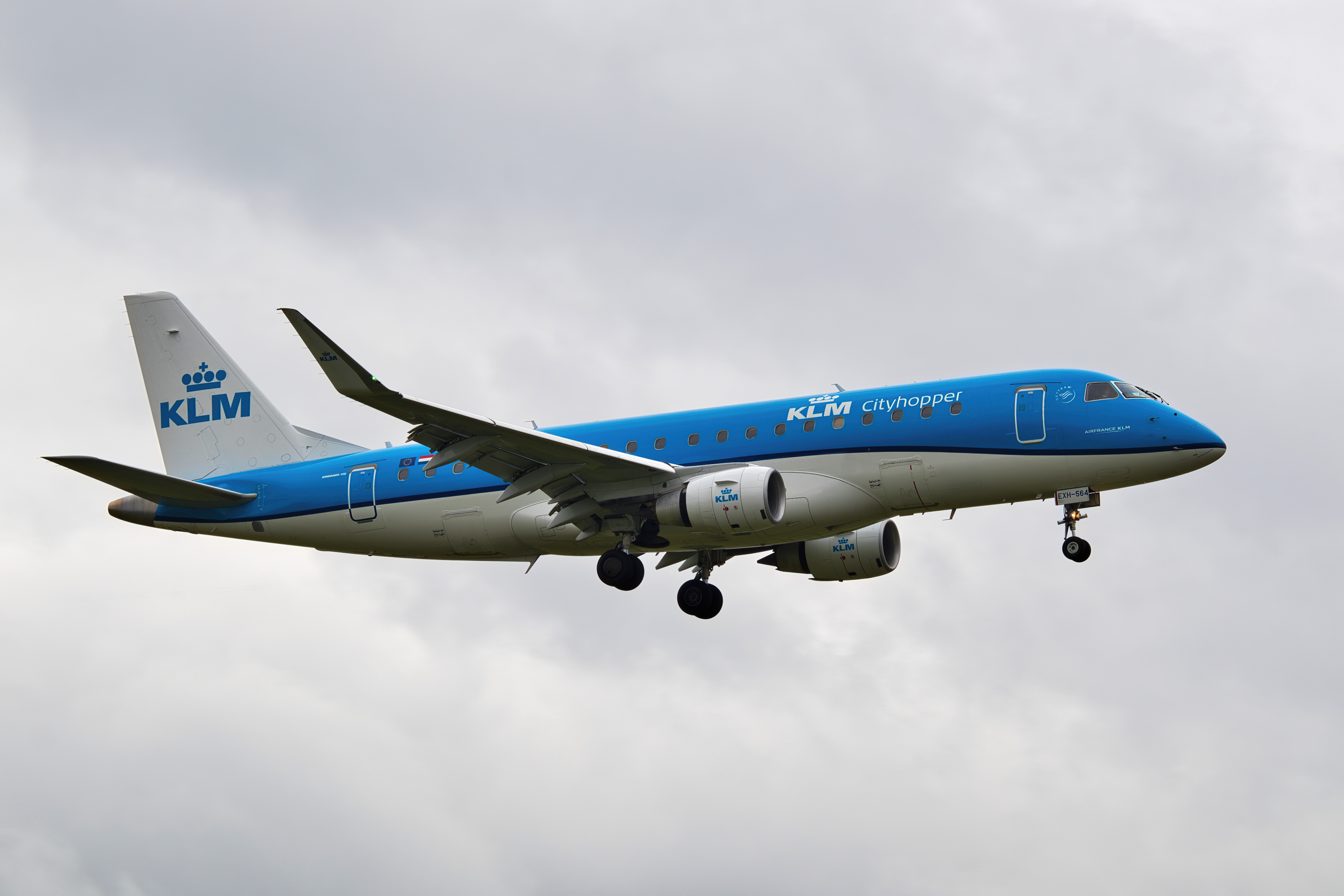 Full size: KLM CityHopper Embraer E175 PH-EXH at Manchester Airport