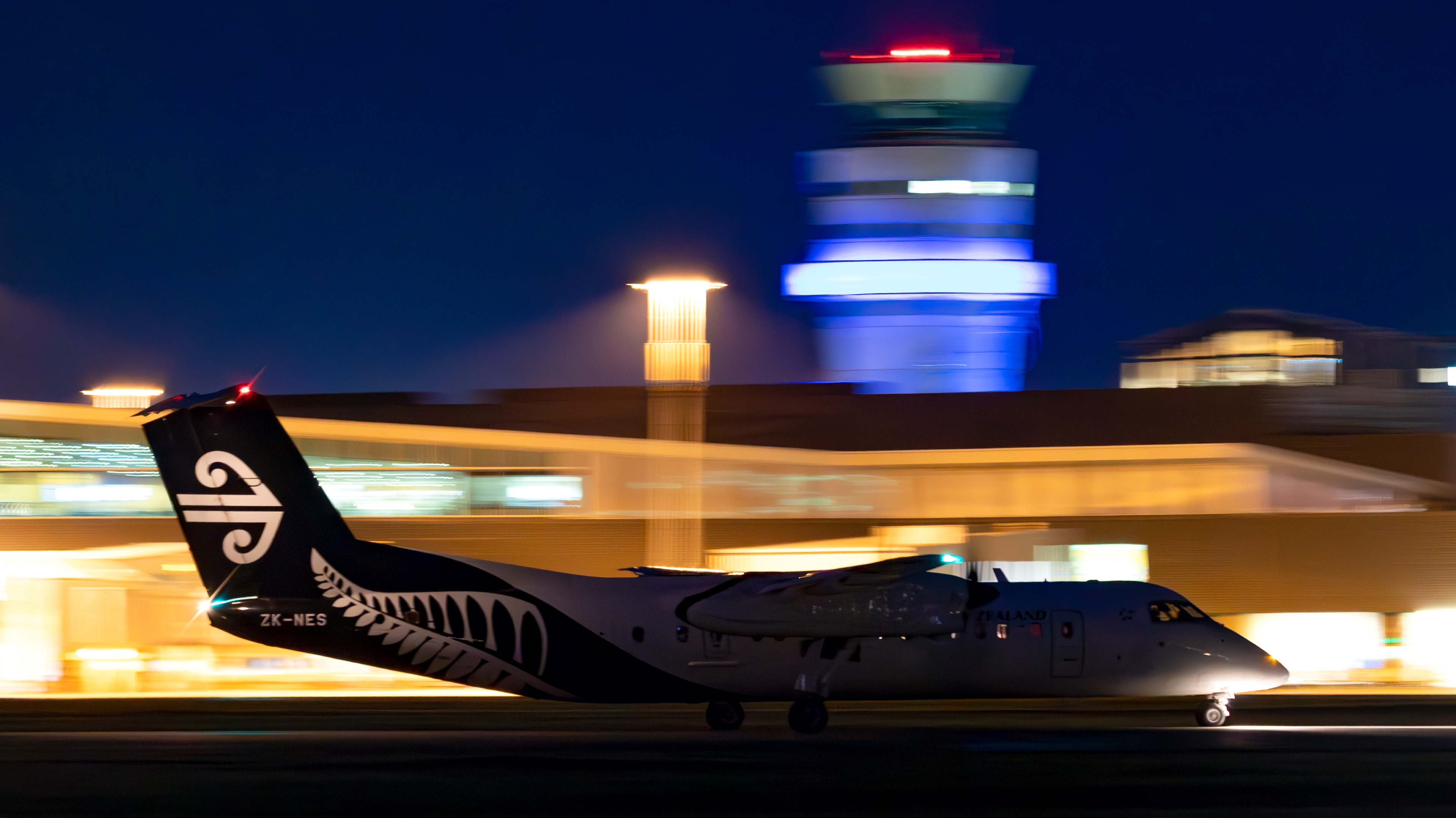 Full size: Air New Zealand De Havilland Dash-8 q300 ZK-NES at Christchurch International Airport