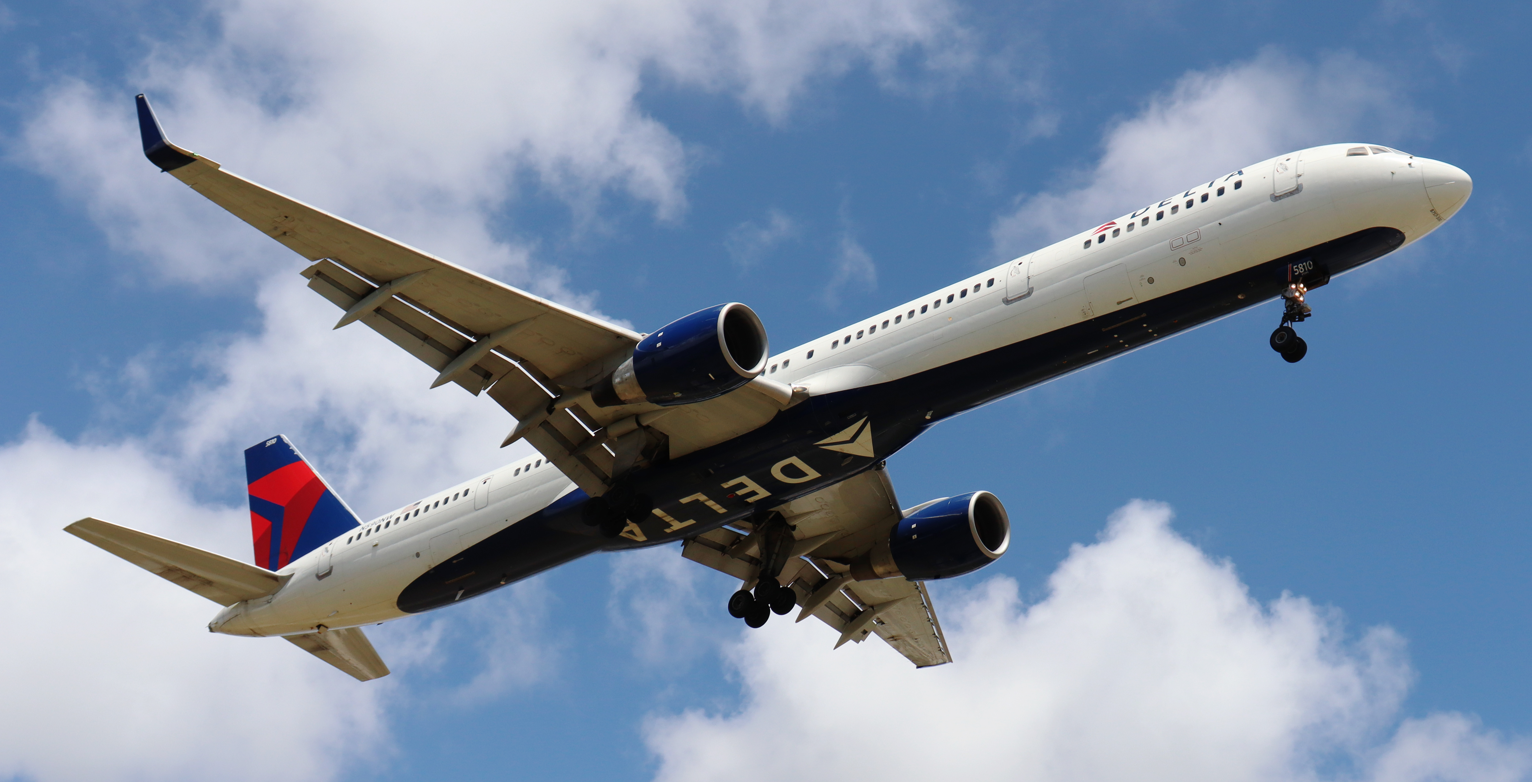 Full size: Delta Airlines Boeing 757-300 N590NW at Fort Lauderdale/Hollywood International Airport