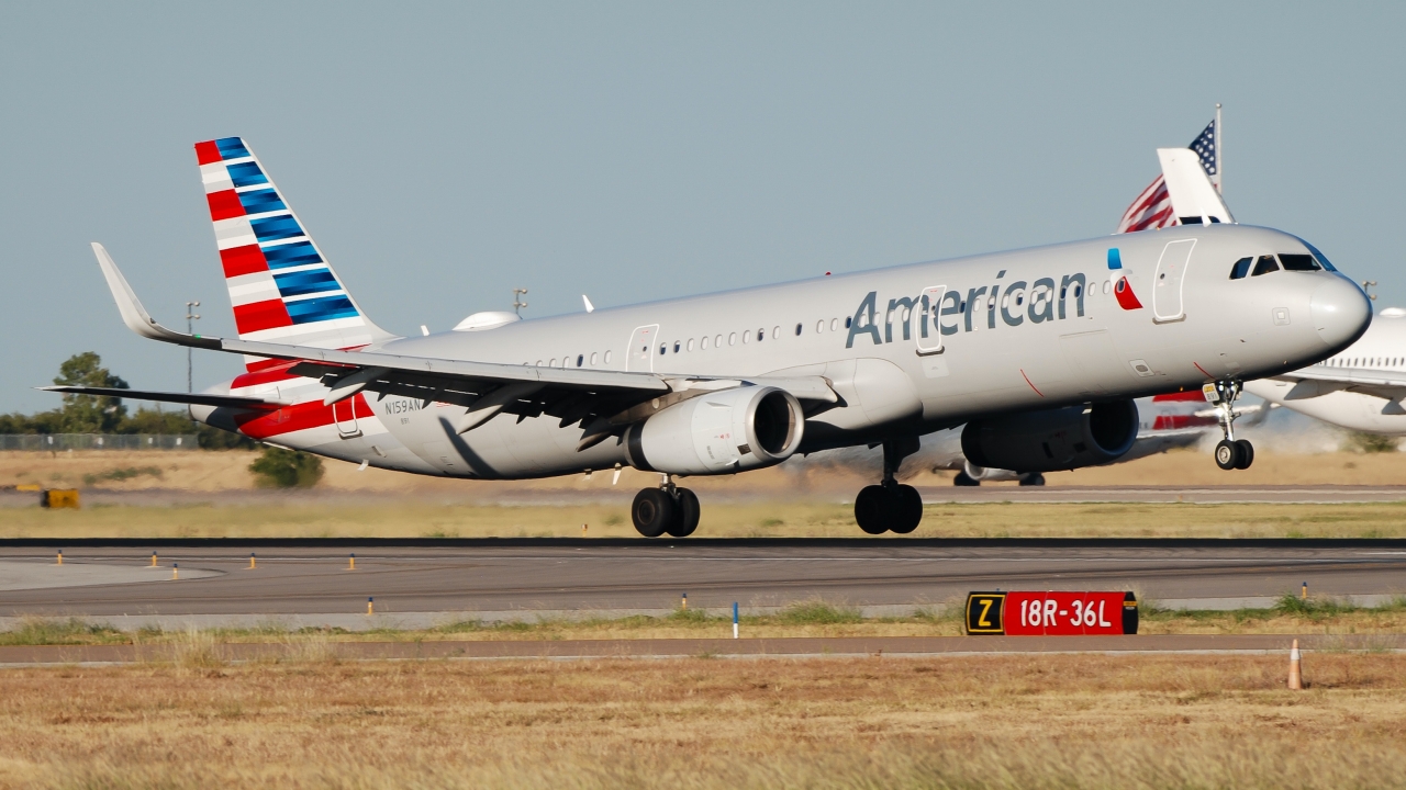 Full size: American Airlines Airbus A321-200 N159AN at Dallas-Fort Worth International Airport