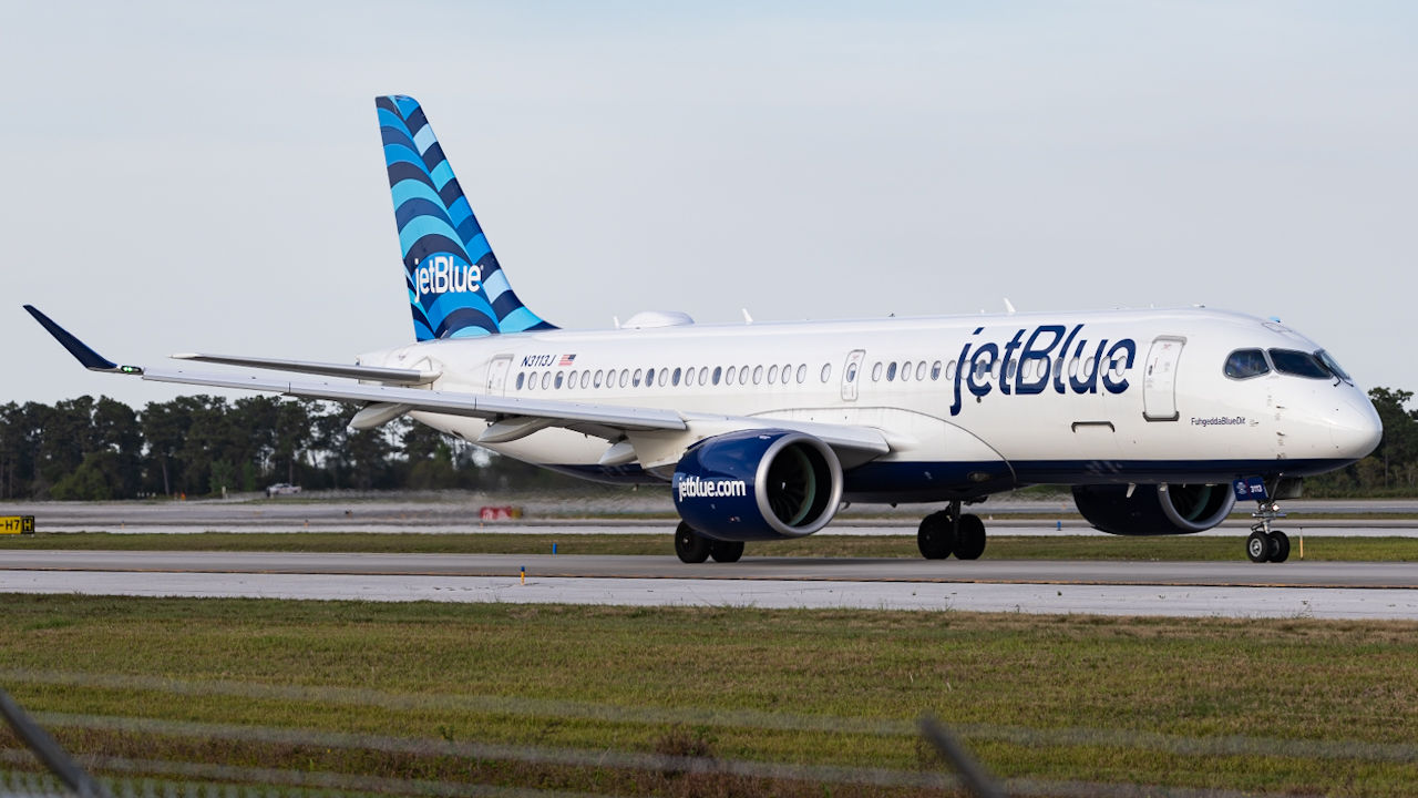 Full size: JetBlue Airways Airbus A220-300 N3113J at Orlando International Airport