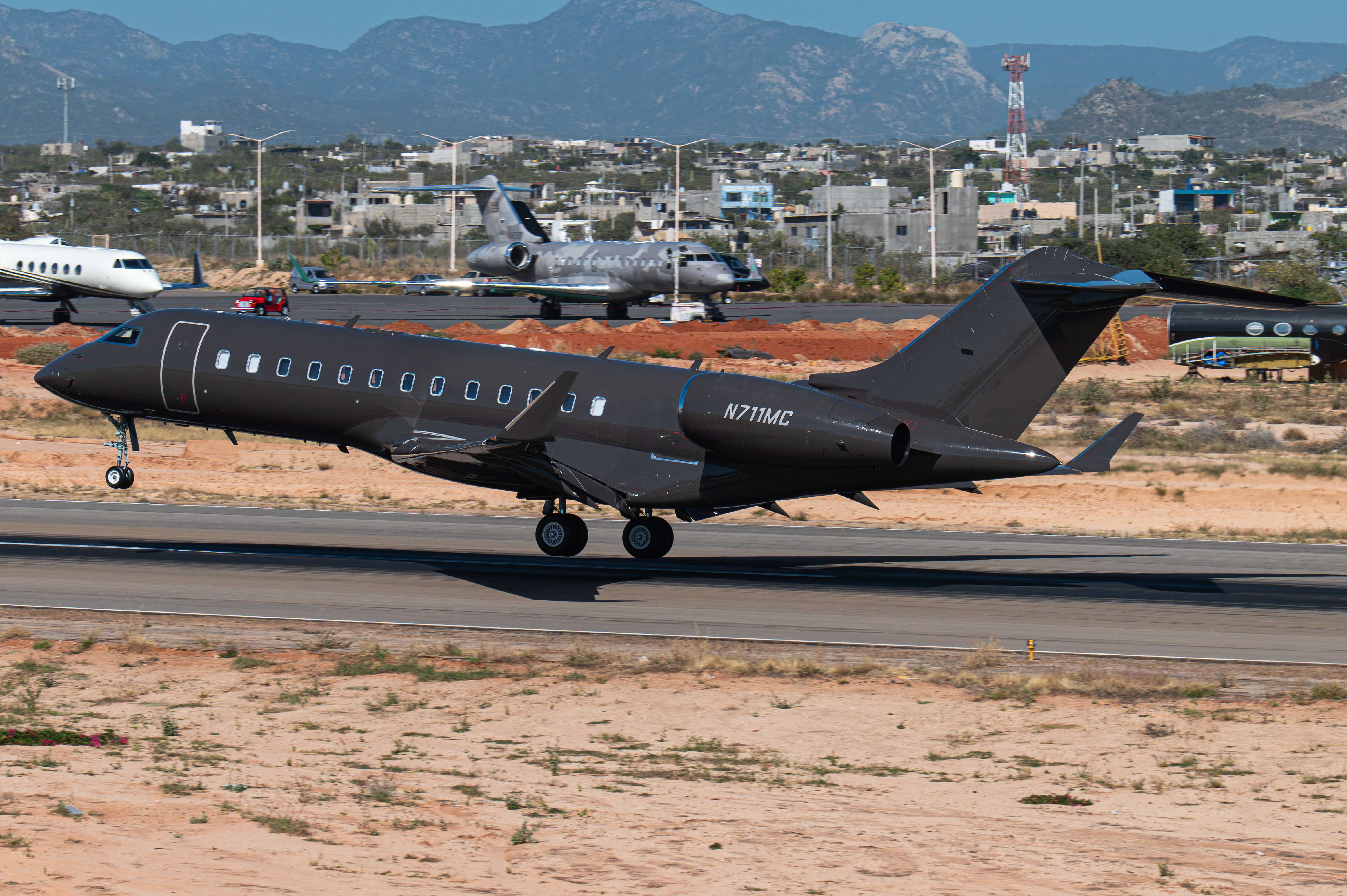 Full size: PRIVATE Bombardier Global 6000 N711MC at Aeropuerto de Cabo San Lucas Internacional