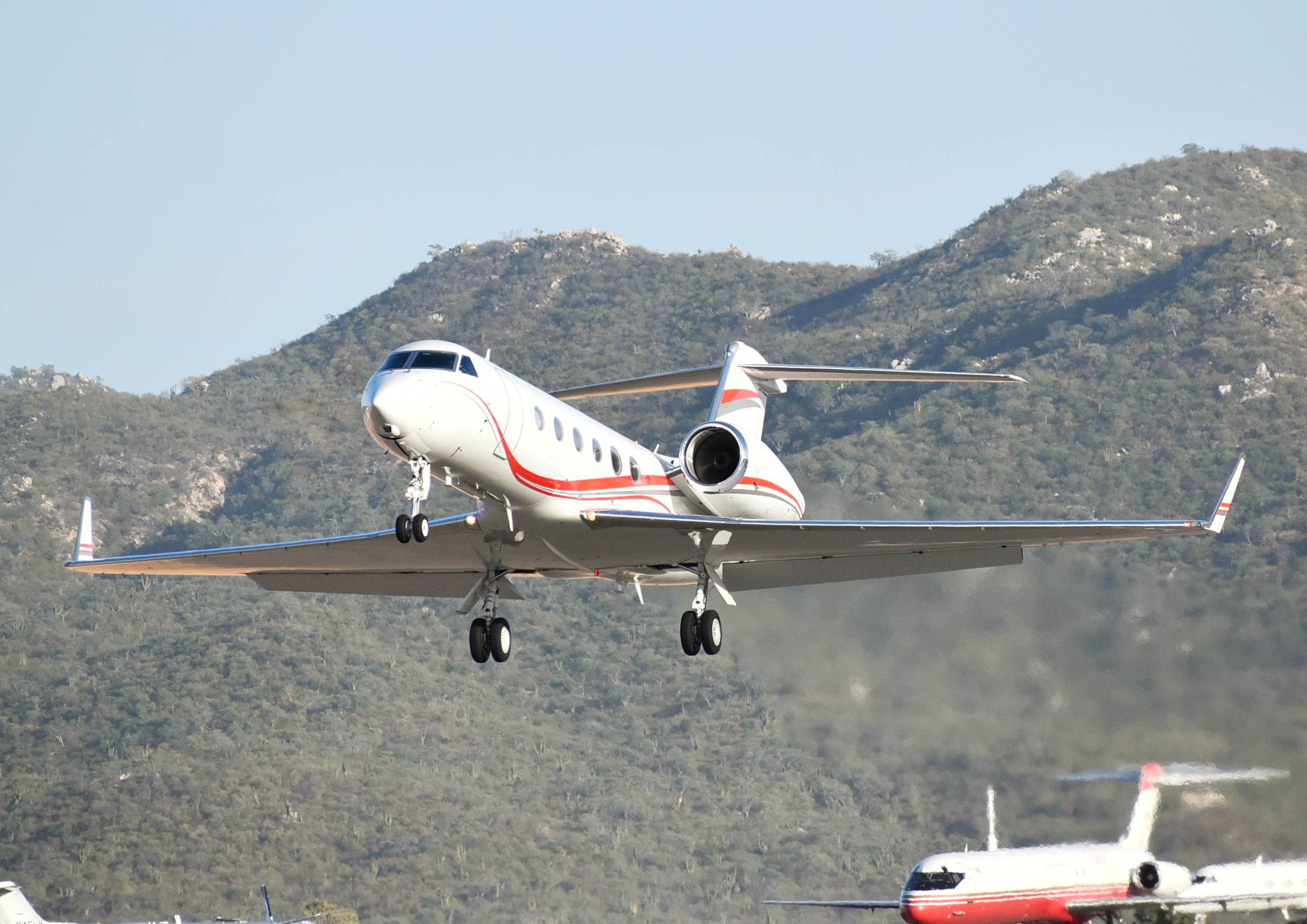 Full size: PRIVATE Gulfstream IV N24JR at Aeropuerto de Cabo San Lucas Internacional