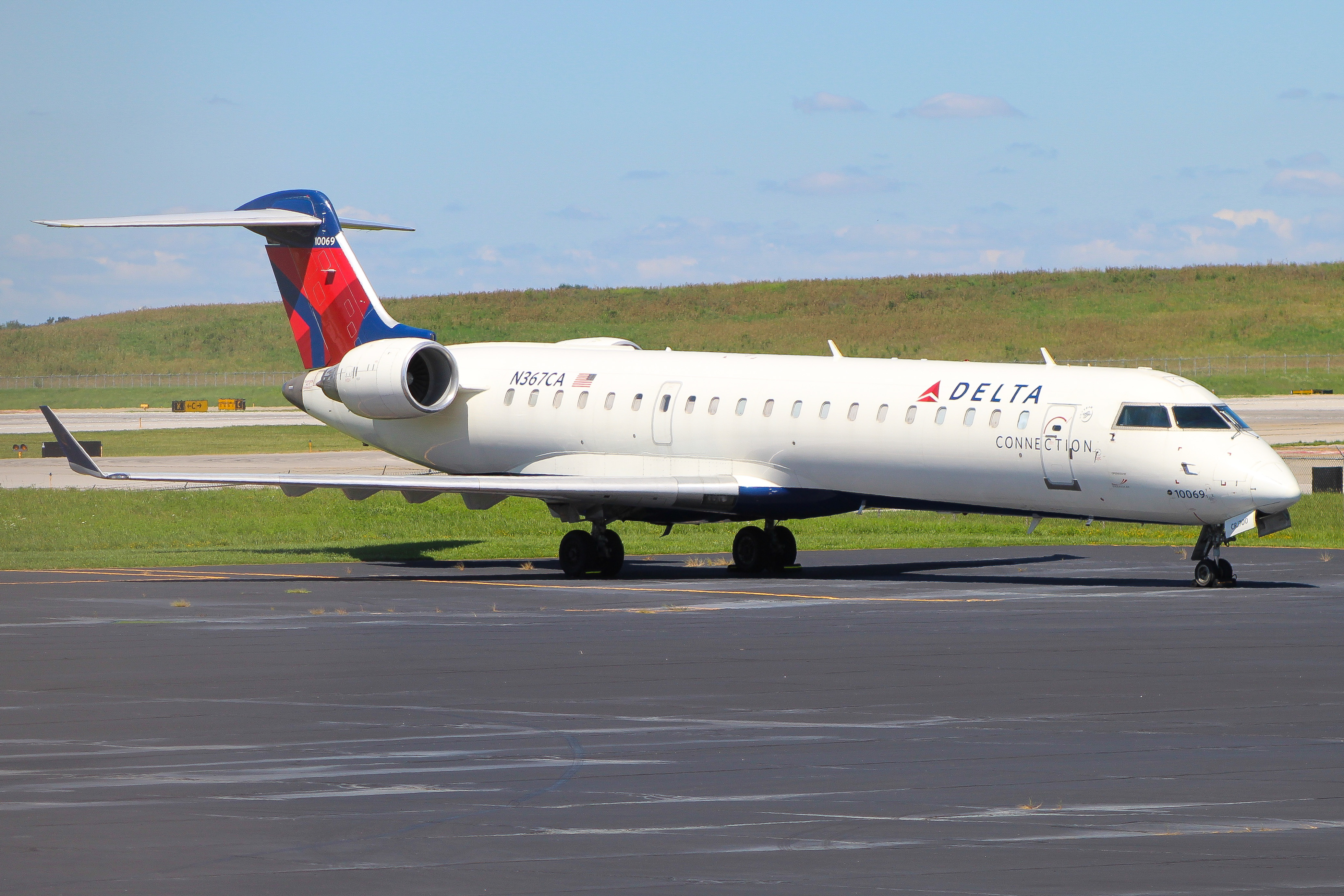 Full size: Delta Airlines Mitsubishi CRJ-700 N367CA at Cincinnati/Northern Kentucky International Airport