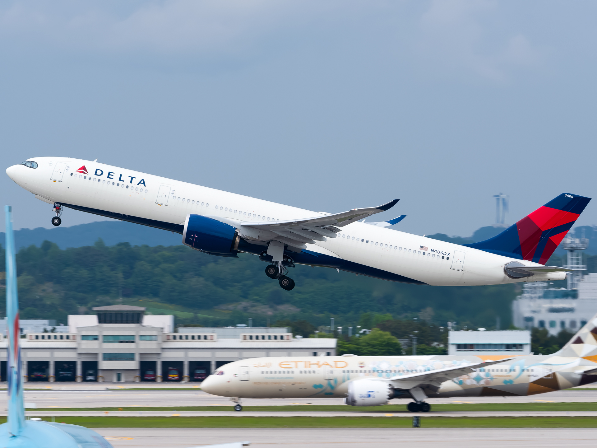 Full size: Delta Airlines Airbus A330-900 N406DX at Seoul-Incheon International Airport