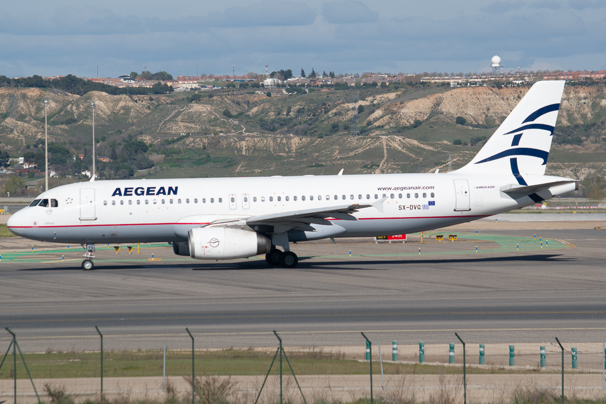 Full size: Aegean Airlines Airbus A320 SX-DVG at Madrid Barajas Airport