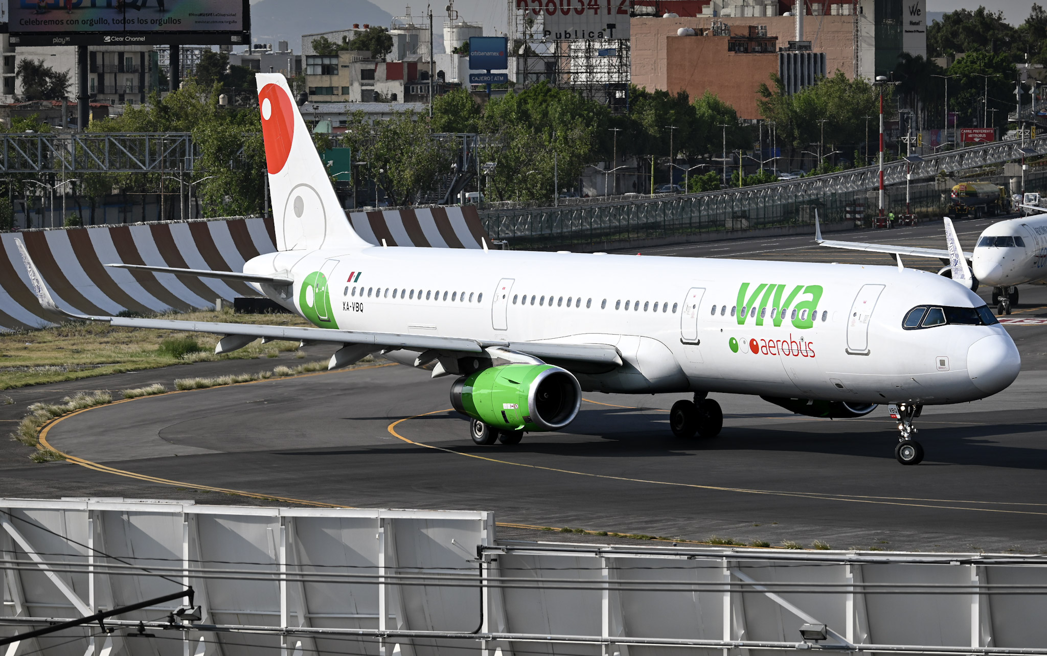 Full size: VivaAerobus Airbus A321-200 XA-VBQ at Mexico City International Airport