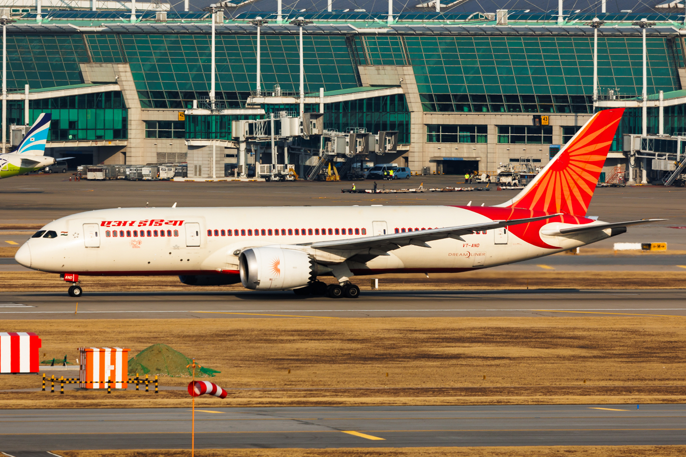 Full size: Air India Boeing 787-8 VT-AND at Seoul-Incheon International Airport